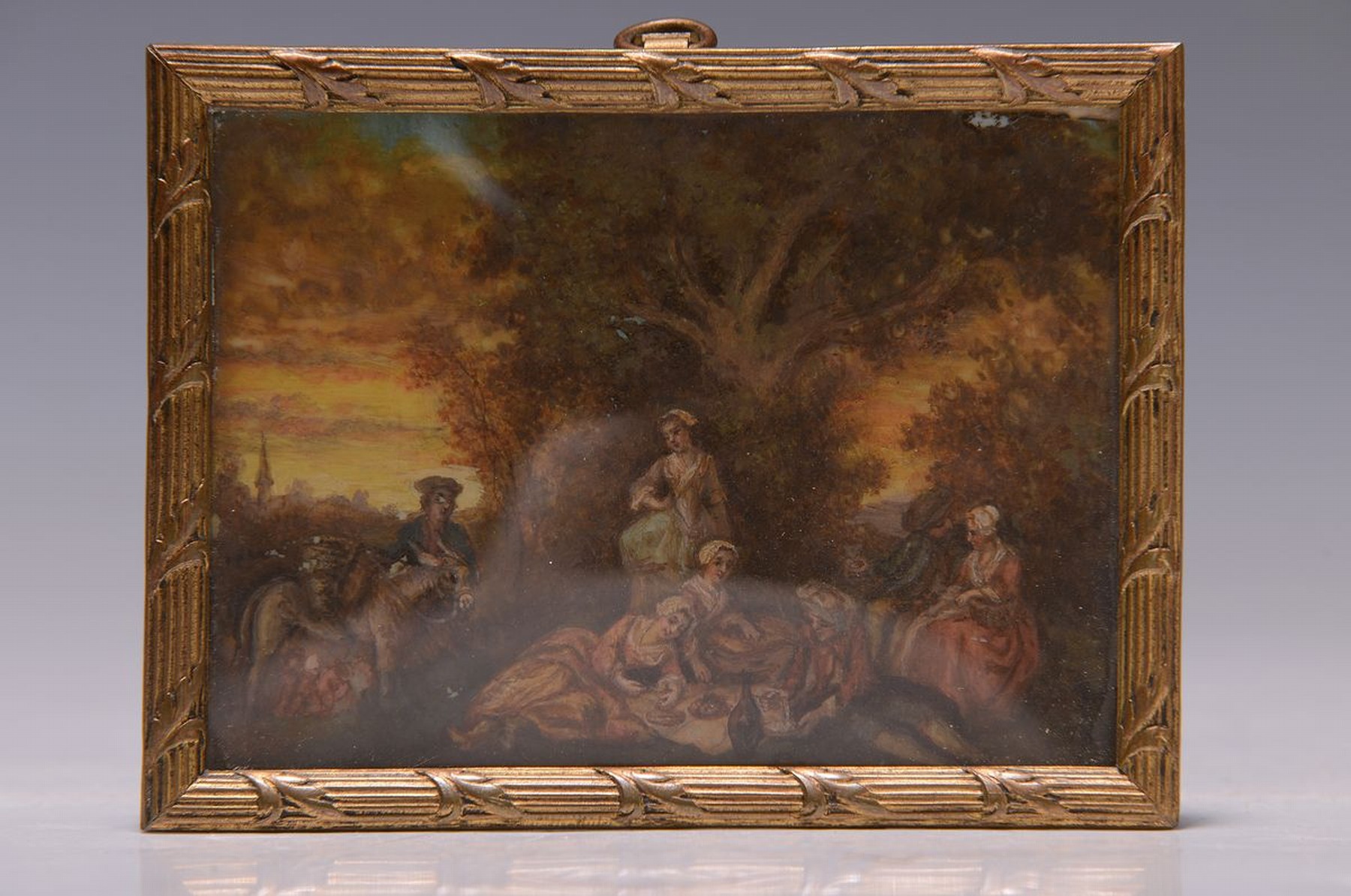 Detail k: Miniaturmalerei, Frankreich, um 1870, feine qualitätvolle Gouachemalerei auf dünnem Elfenbein, vielfigurige Szene im Park beim Picknick, kl. ...