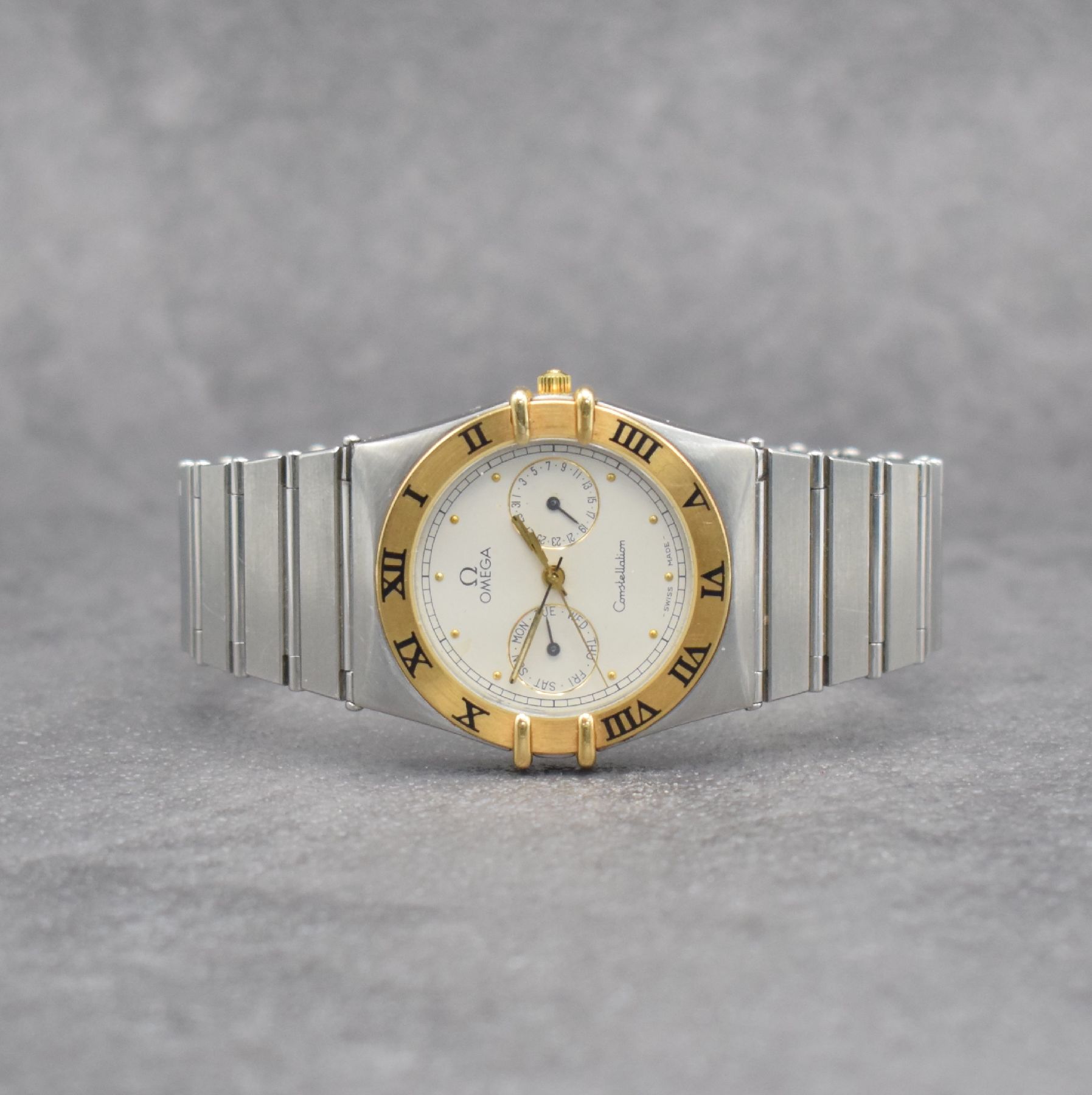 OMEGA Constellation Armbanduhr mit Tag & Datum, Schweiz um 1995, quarz, Edelstahlgeh., Goldlünette m. röm. Zahlen, Boden aufgedr., orig. ...