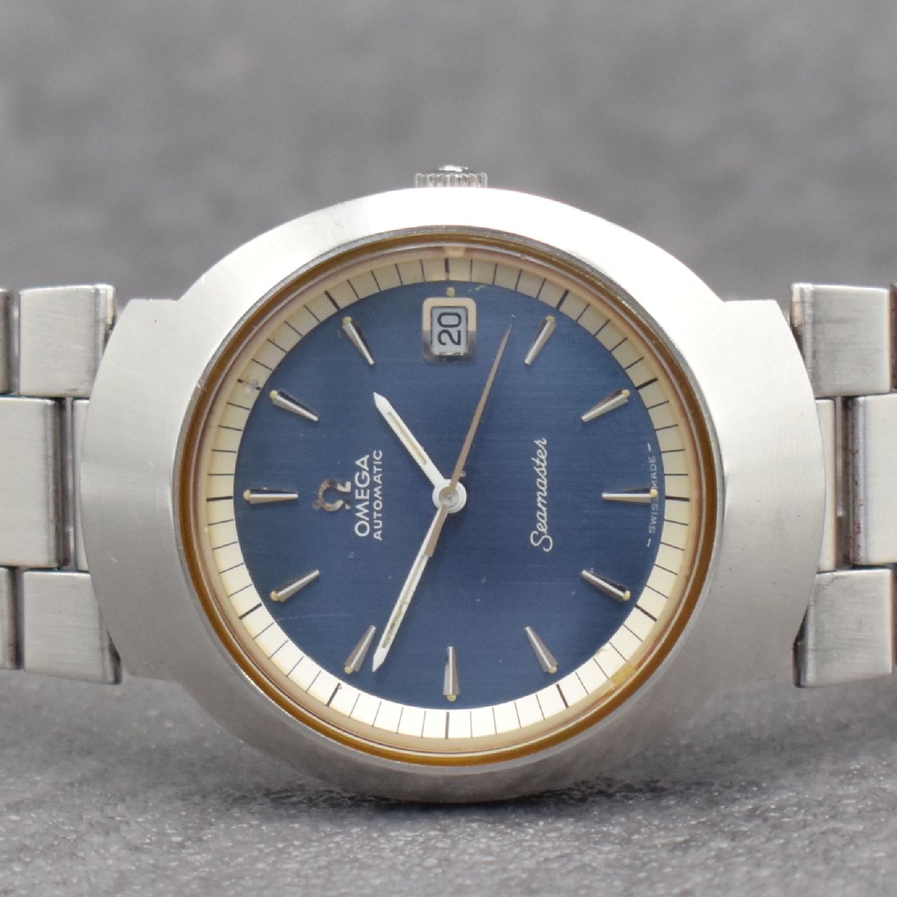 Detail a: OMEGA Herrenarmbanduhr Modell Seamaster, Automatik, Ref.-Nr. 166.090, Schweiz um 1971, mass. Edelstahlgeh. inkl. neutr. Gliederband, Boden m. ...