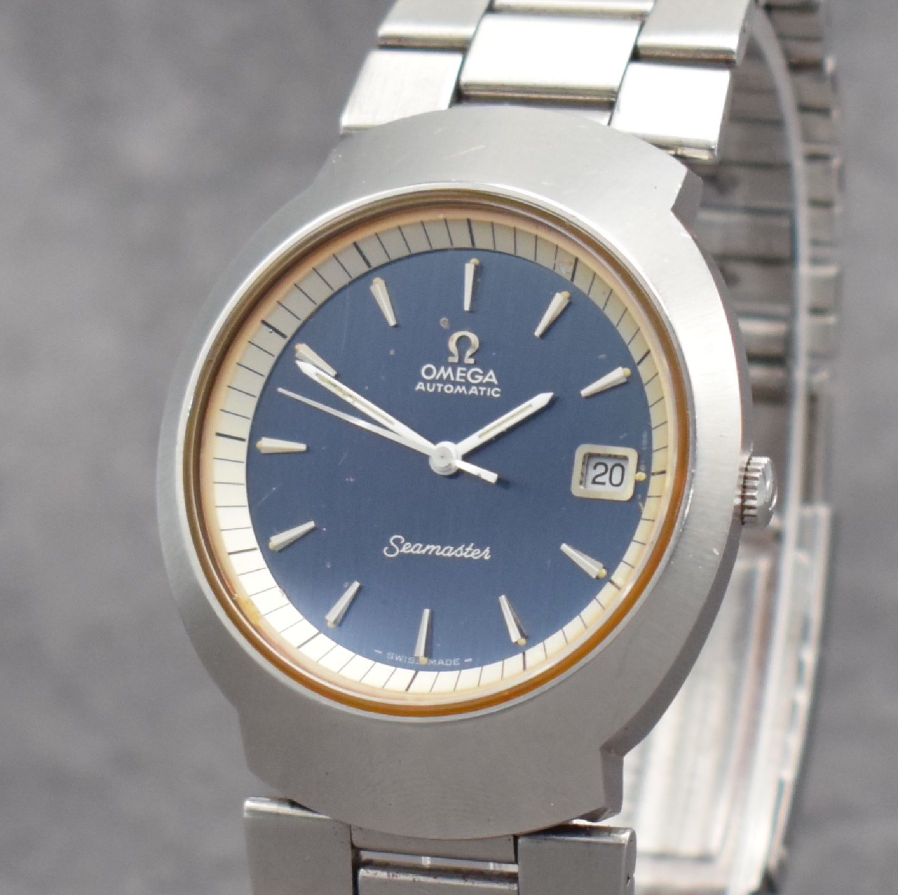 Detail c: OMEGA Herrenarmbanduhr Modell Seamaster, Automatik, Ref.-Nr. 166.090, Schweiz um 1971, mass. Edelstahlgeh. inkl. neutr. Gliederband, Boden m. ...