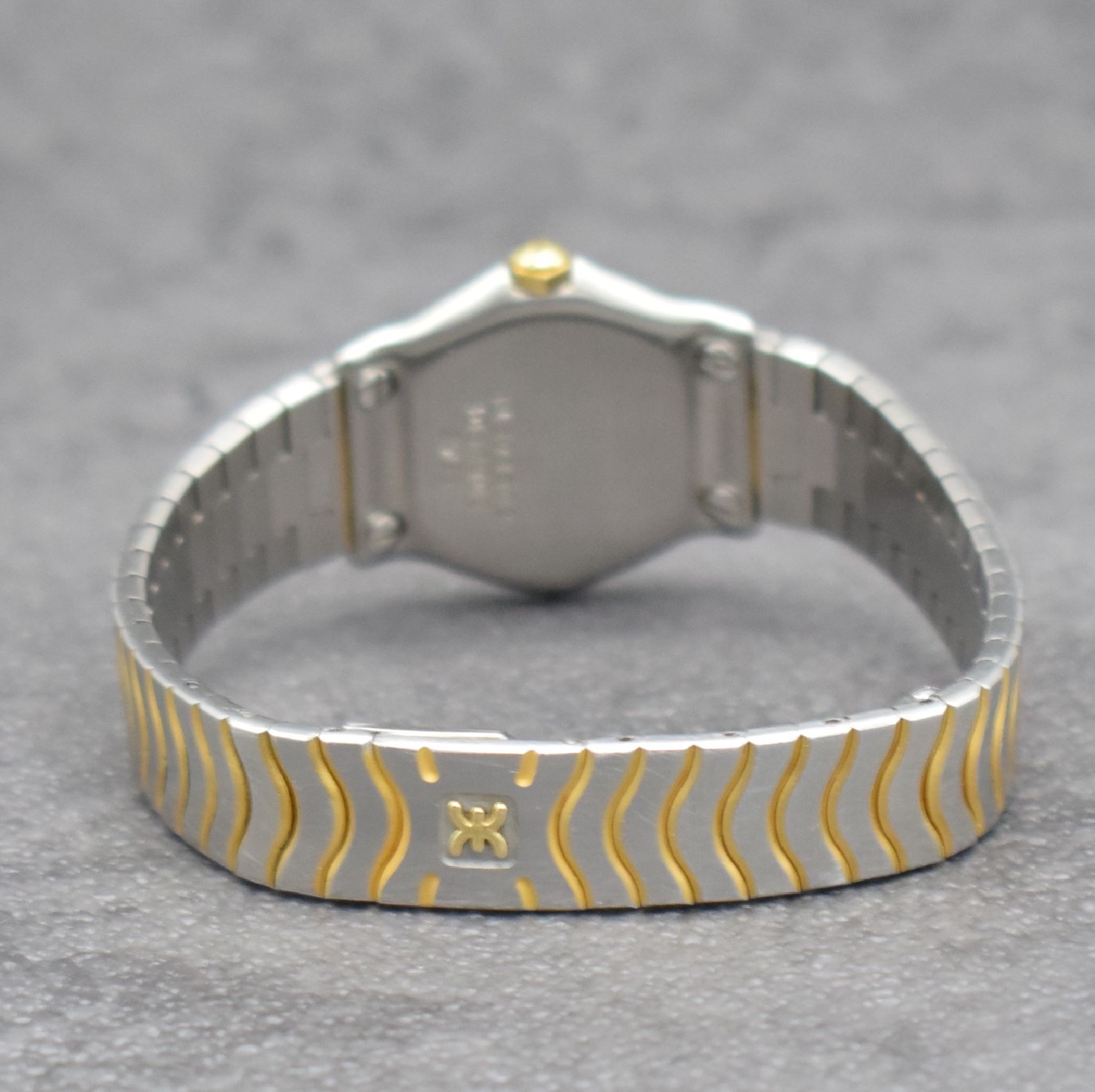 Detail d: EBEL Damenarmbanduhr Classic Wave, Schweiz um 1995, Ref. 1057902, Edelstahl/Gold kombiniert inkl. Wellengliederband, 5-fach verschr. Lünette wie ...