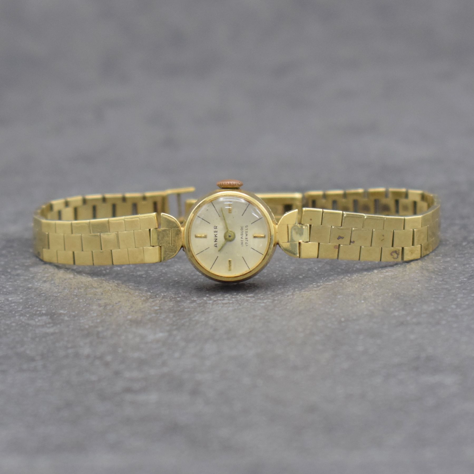ANKER Damenarmbanduhr in GG 585/000, Handaufzug, Schweiz 1960er Hare, Boden aufgedr., silb. Zifferbl. altersbed. fl., Anz. v. Std. & Min., 17 St., ...