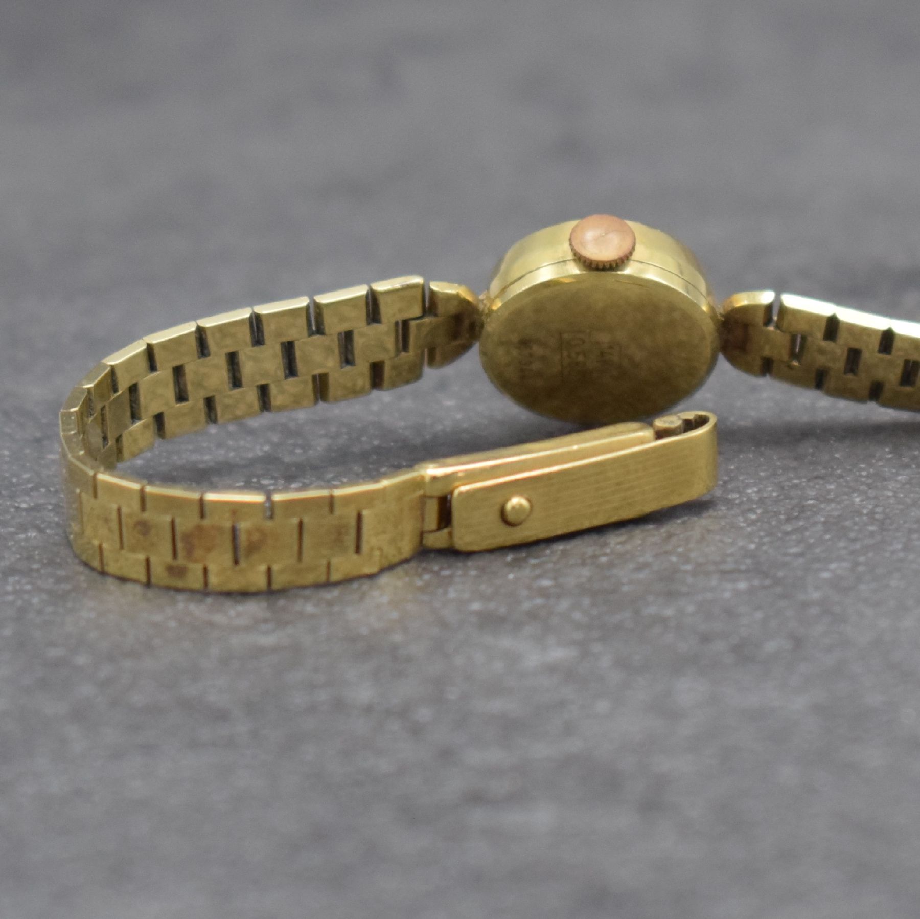 Detail e: ANKER Damenarmbanduhr in GG 585/000, Handaufzug, Schweiz 1960er Hare, Boden aufgedr., silb. Zifferbl. altersbed. fl., Anz. v. Std. & Min., 17 St., ...