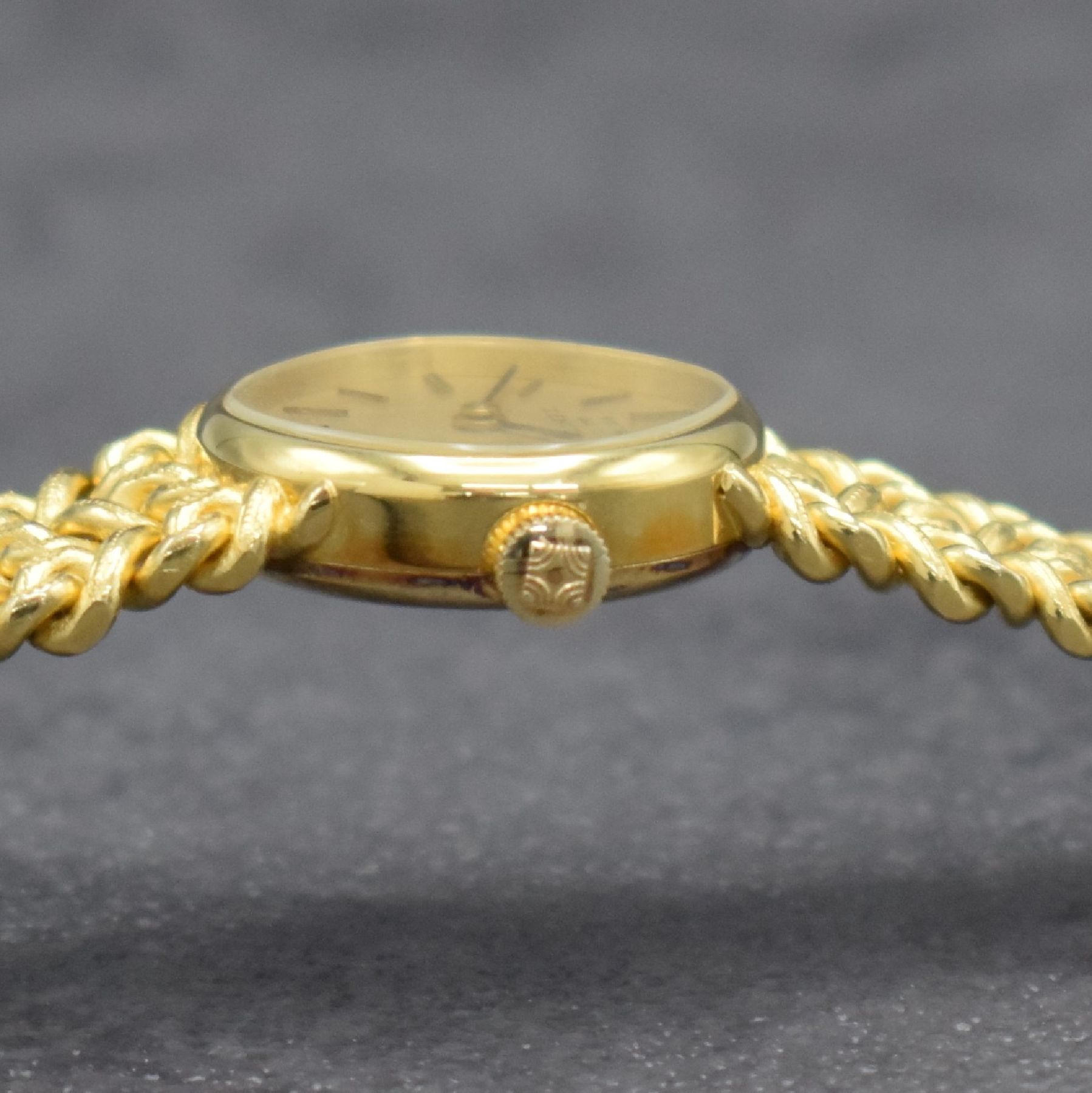 Detail d: ZENITH Damenarmbanduhr in GG 585/000, Handaufzug, Schweiz um 1970, Boden aufgedr., gold. Zifferbl. m. aufgel. Indizes, Anz. v. Std. & Min., Werk ...