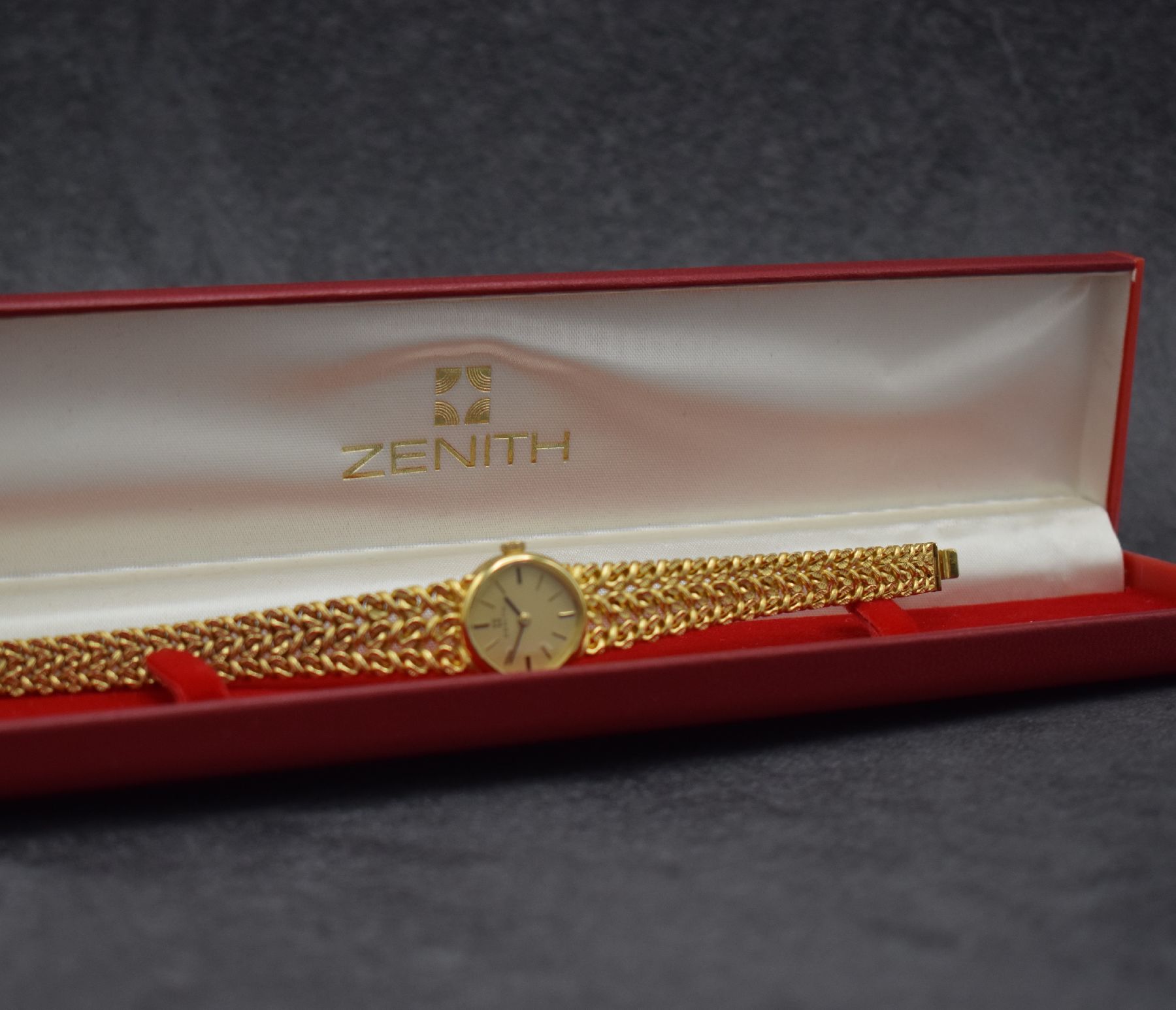 Detail g: ZENITH Damenarmbanduhr in GG 585/000, Handaufzug, Schweiz um 1970, Boden aufgedr., gold. Zifferbl. m. aufgel. Indizes, Anz. v. Std. & Min., Werk ...