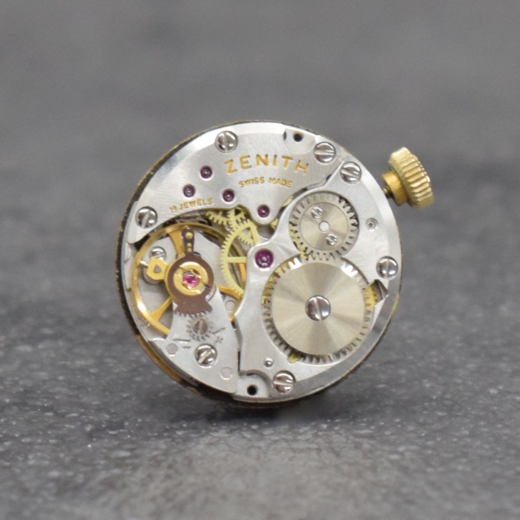 Detail h: ZENITH Damenarmbanduhr in GG 585/000, Handaufzug, Schweiz um 1970, Boden aufgedr., gold. Zifferbl. m. aufgel. Indizes, Anz. v. Std. & Min., Werk ...