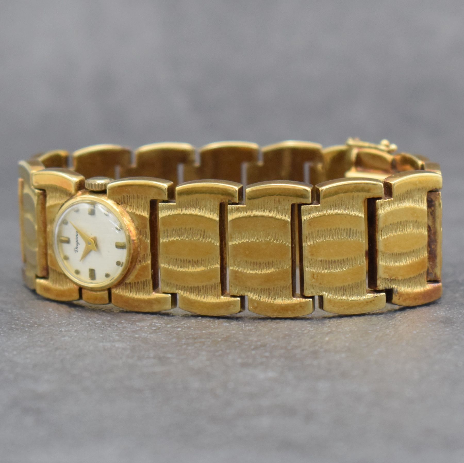 Detail d: DUGENA ausgefallene Damenarmbanduhr in GG 585/000, Handaufzug, Schweiz um 1970, Boden aufgedr., silb. Zifferbl. m. aufgel. Indizes altersbed. l. fl., ...
