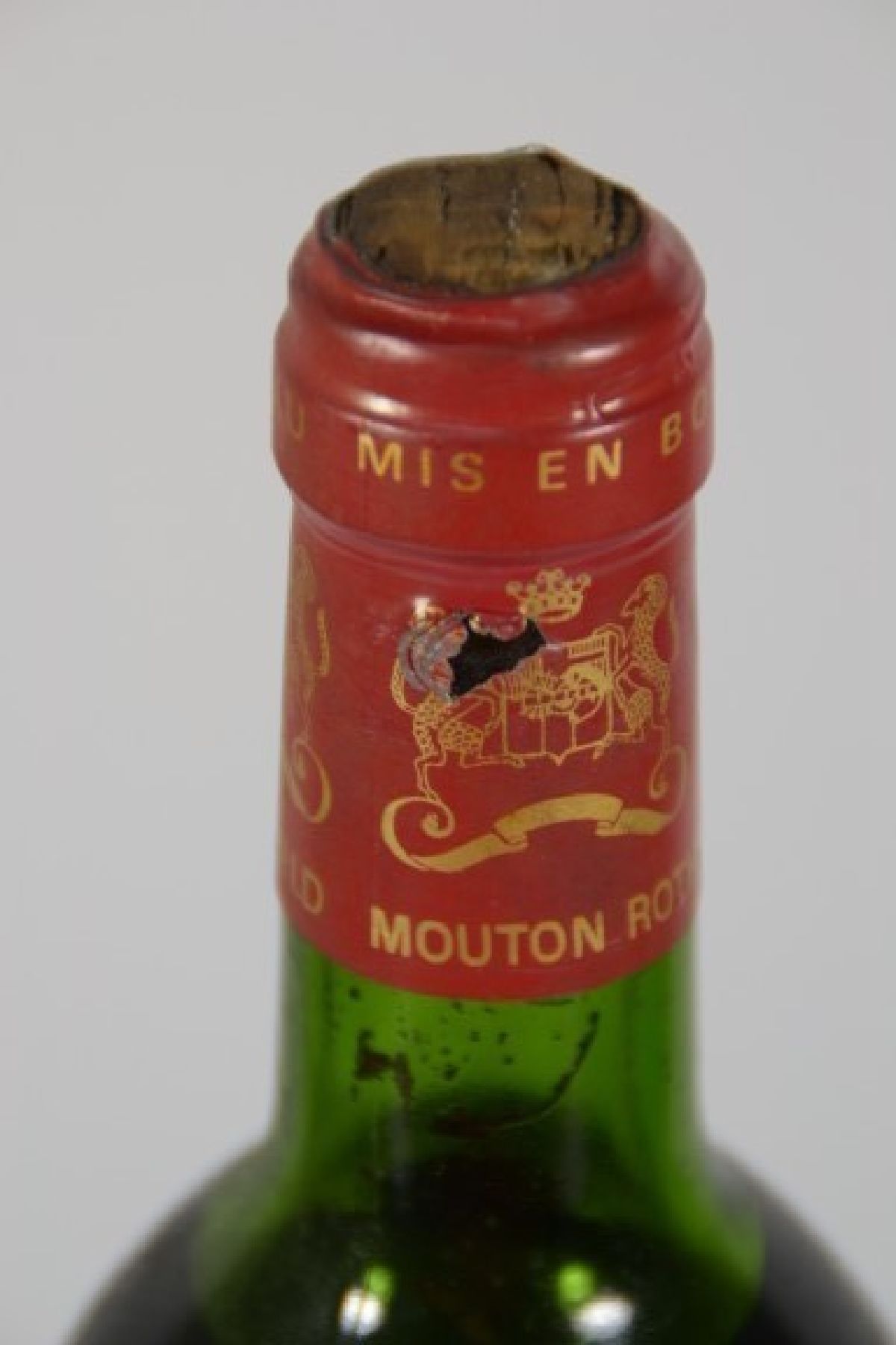 Detail b: 1 Flasche Chateau Mouton Rothschild, 1979, Baron Philippe de Rothschild, Paulliac, 75cl, into shoulder, orig. verkorkt, unverkostet
