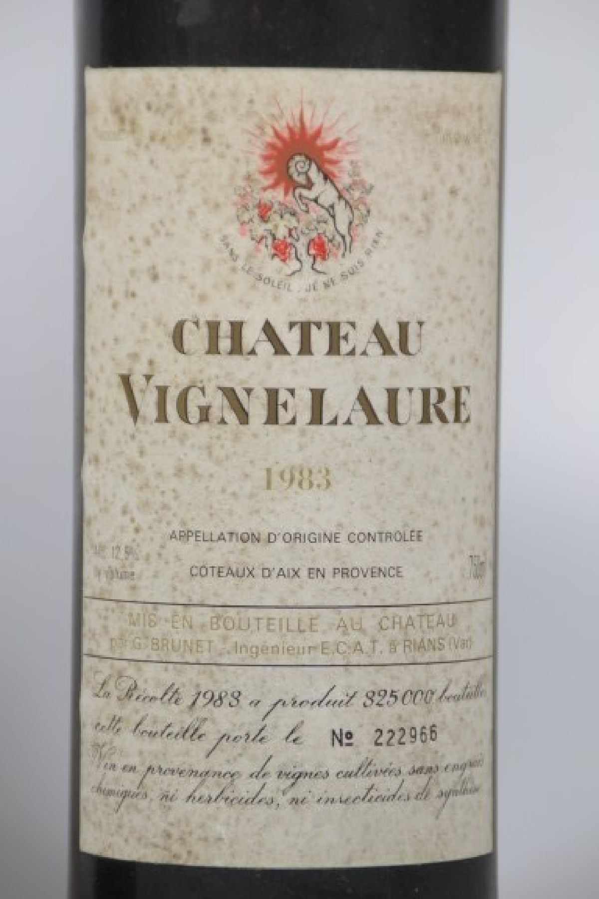 Detail d: 8 Flaschen Chateau Vignelaure 1983, limitiert auf 325000 Flaschen, je 75cl, into shoulder, orig. verkorkt und unverkostet