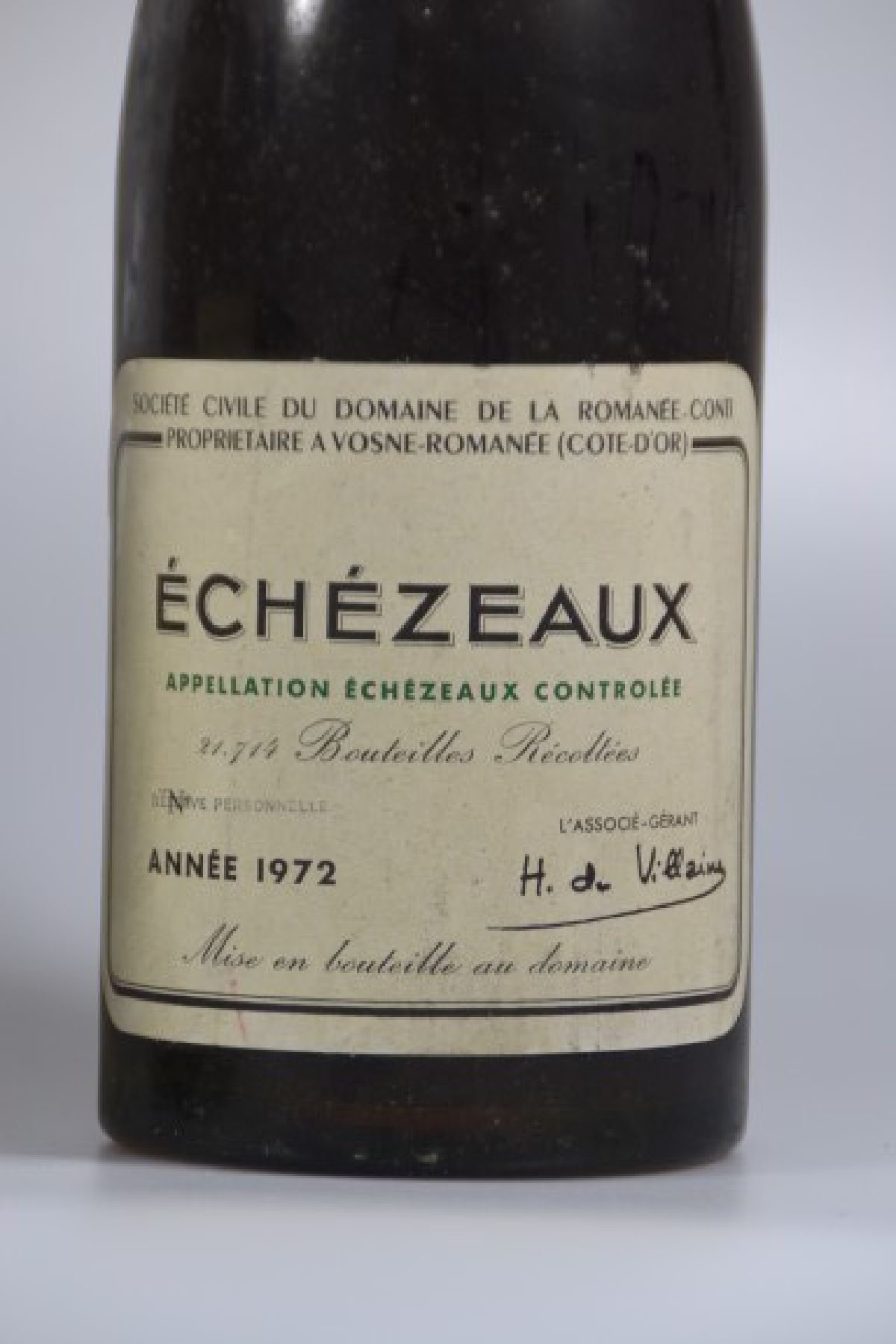 Detail c: 9 Flaschen Echezeaux, 6x 1982, 1x 1972, 1x 1985, 1x 1990, je 75cl, orig. verkorkt und unverkostet, into shoulder
