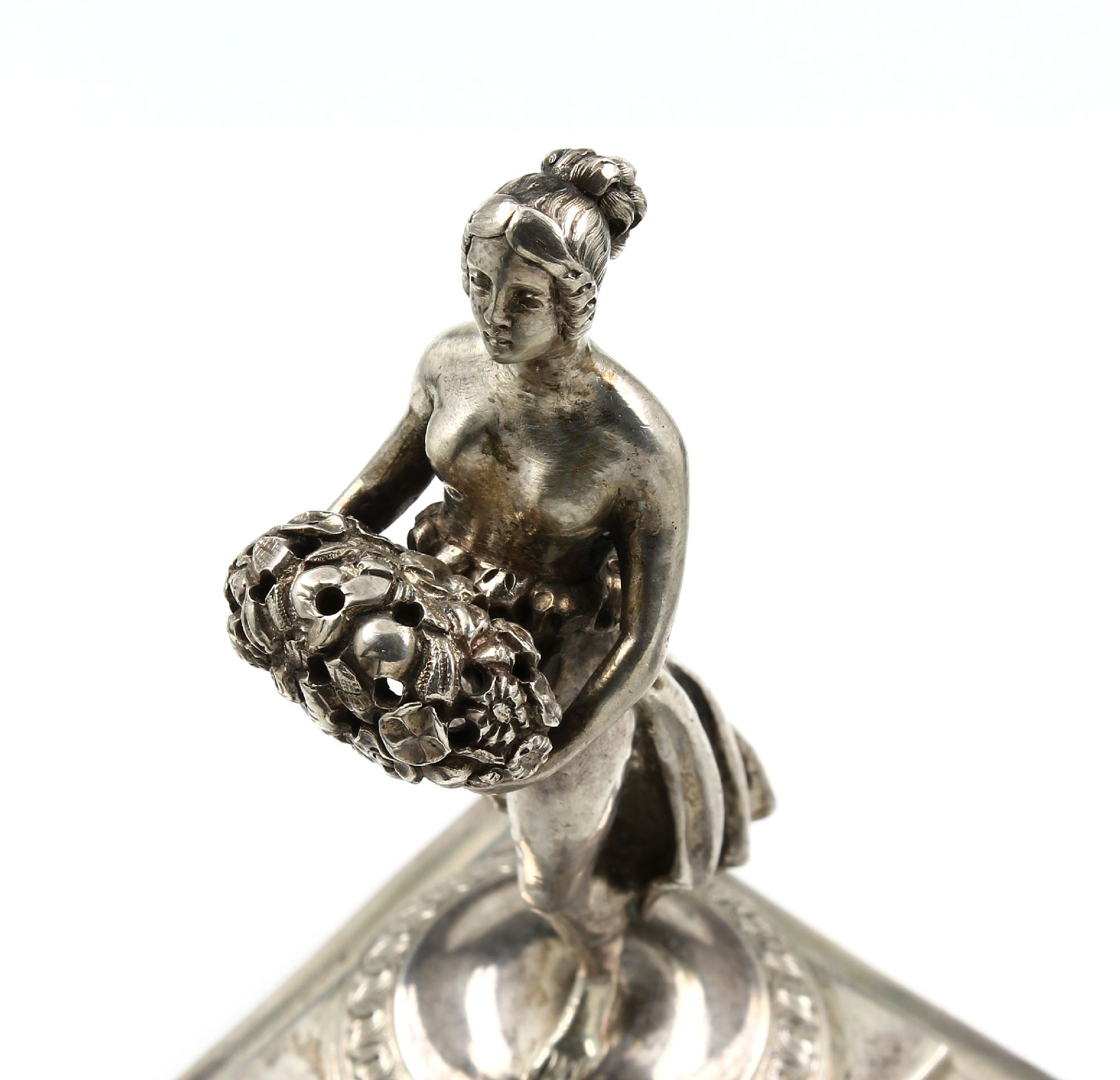 Detail a: Silber Skulptur, franz. Import um 1900, Silber geprüft, Fanatasiepunzen wohl Portugal,massive Figur, Darstellung einer Fortuna mit Anspielung auf ...
