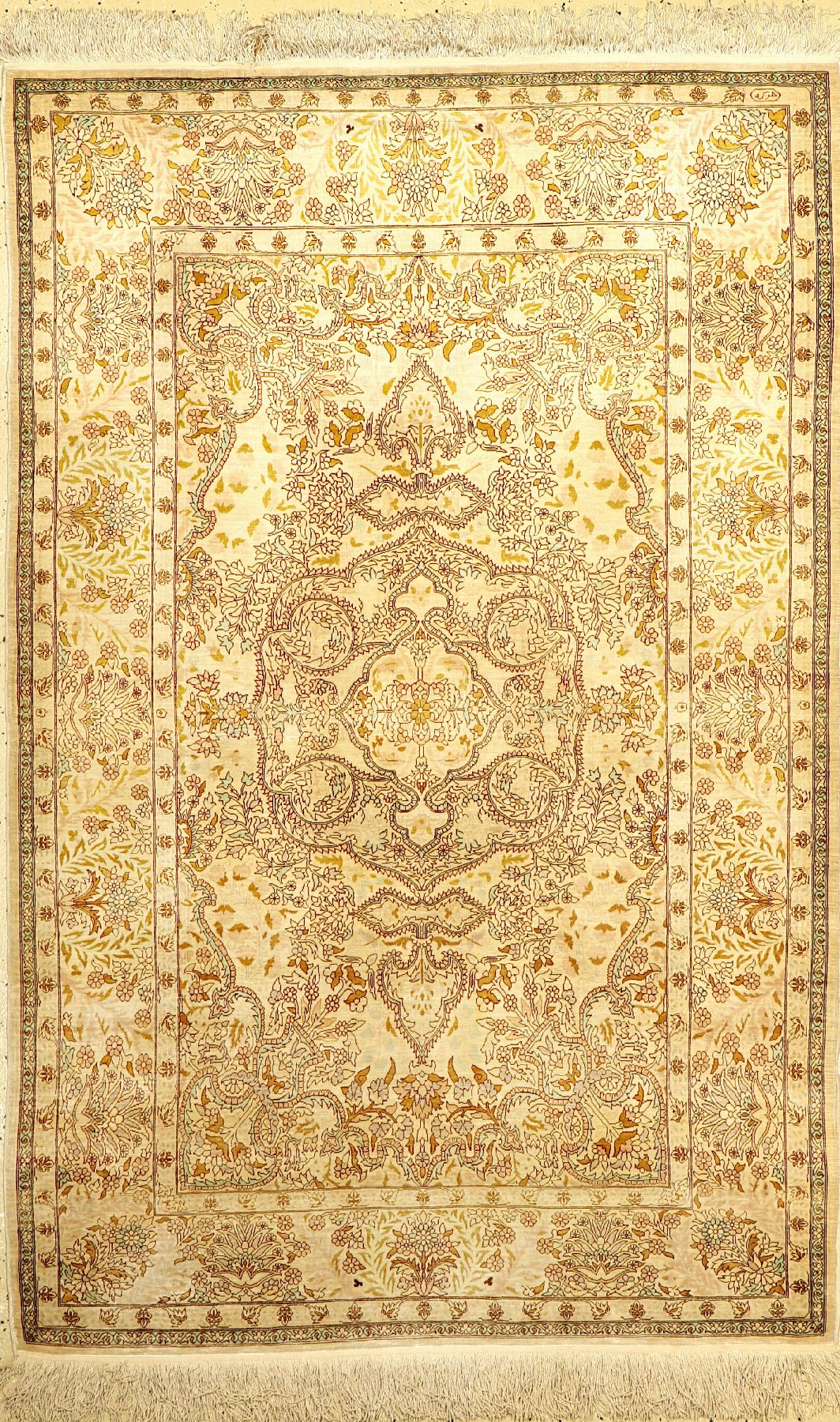 Hereke Seide fein Signiert, Türkei, ca. 60 Jahre, reine Naturseide, ca. 166 x 110 cm, EHZ: 3