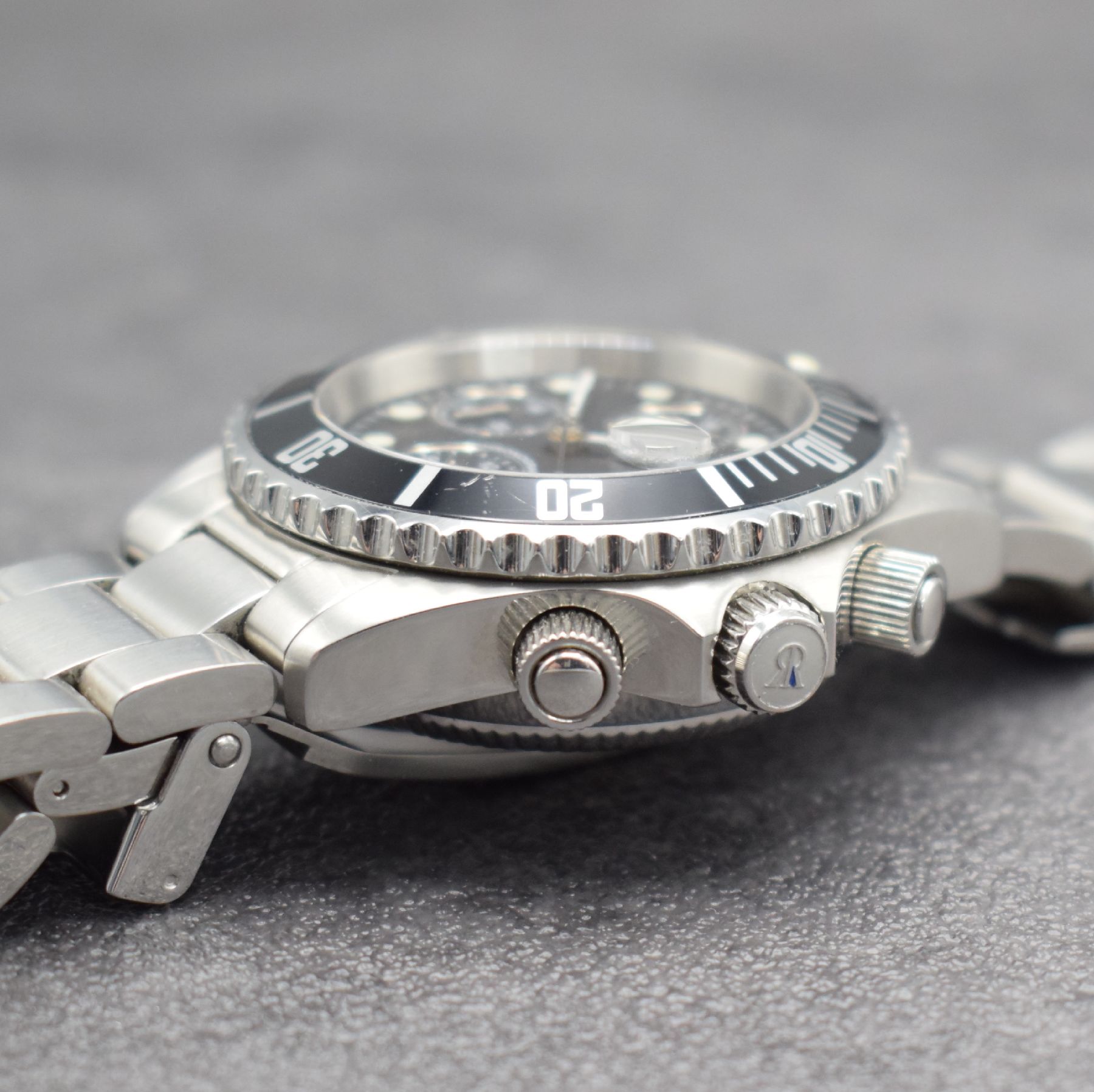Detail e: REVUE THOMMEN Herrenarmbanduhr mit Chronograph, Schweiz um 2000, Automatik, verschr. Edelstahlgeh. inkl. orig. Gliederband m. Faltschl., eins. drehb. ...