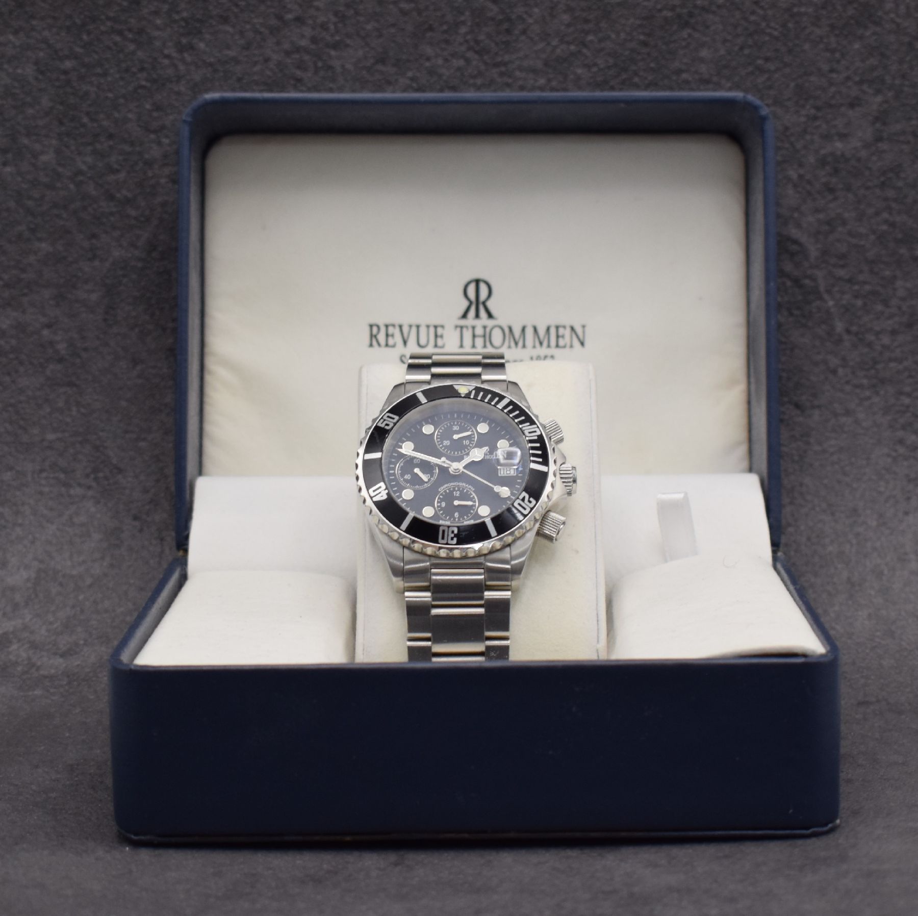 Detail i: REVUE THOMMEN Herrenarmbanduhr mit Chronograph, Schweiz um 2000, Automatik, verschr. Edelstahlgeh. inkl. orig. Gliederband m. Faltschl., eins. drehb. ...