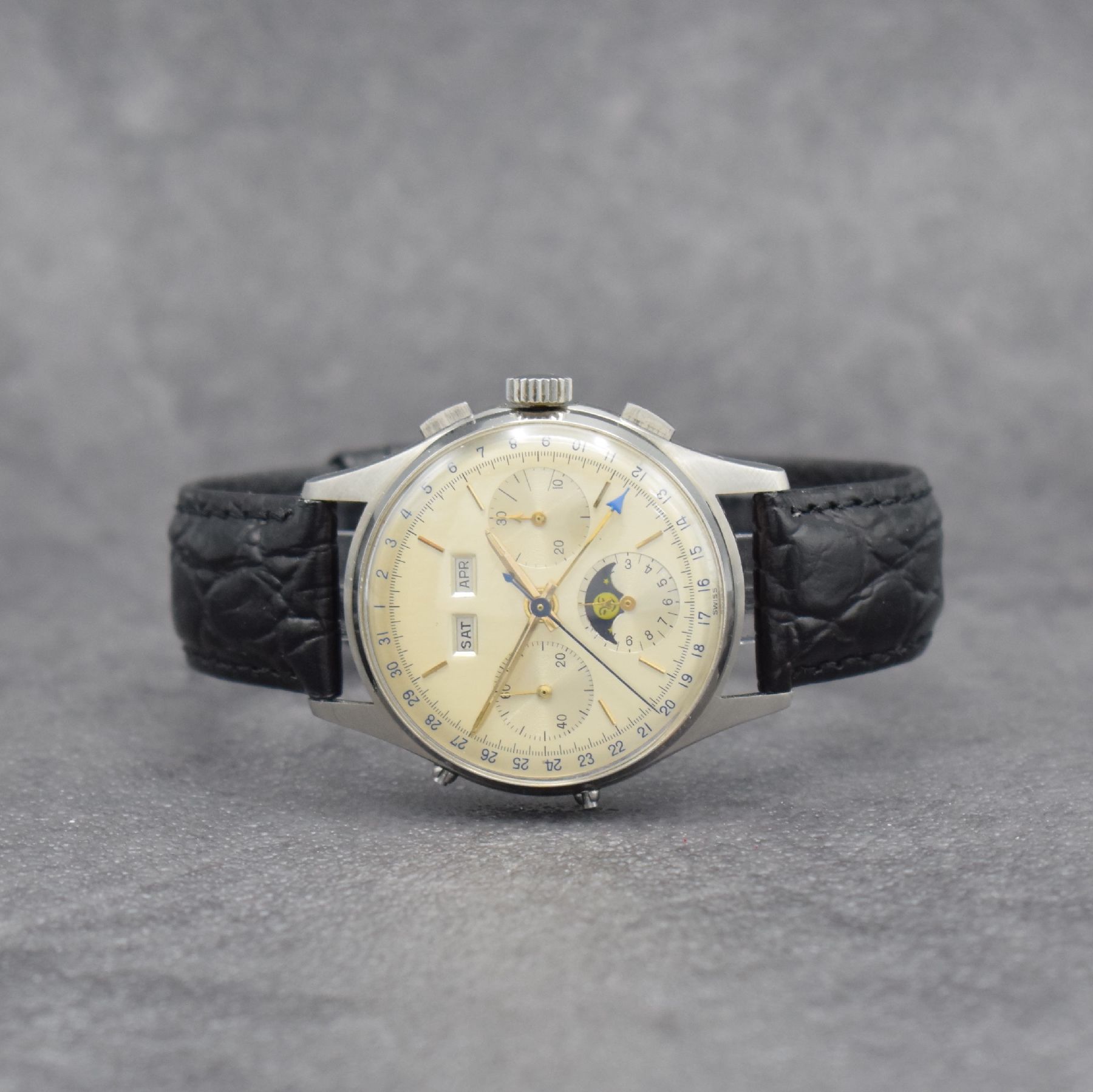 VALJOUX 88 nahezu neuwertiger Chronograph mit Vollkalender & Mondphase in Stahl, Schweiz um 1955, Handaufzug, 3-tlg. Geh., Boden & Glasrand aufgedr., ...