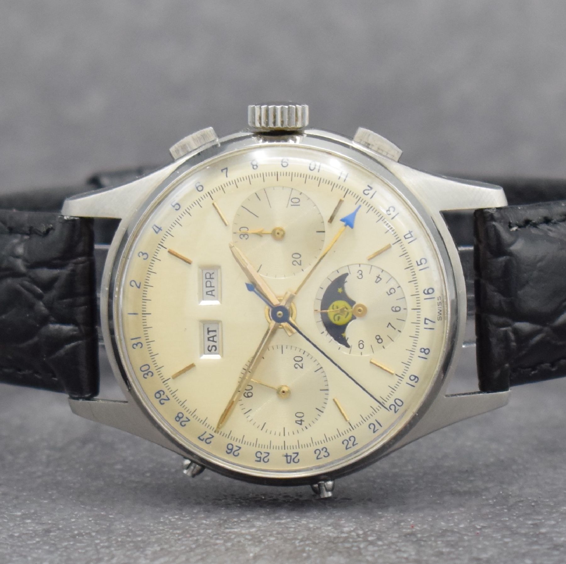 Detail a: VALJOUX 88 nahezu neuwertiger Chronograph mit Vollkalender & Mondphase in Stahl, Schweiz um 1955, Handaufzug, 3-tlg. Geh., Boden & Glasrand aufgedr., ...