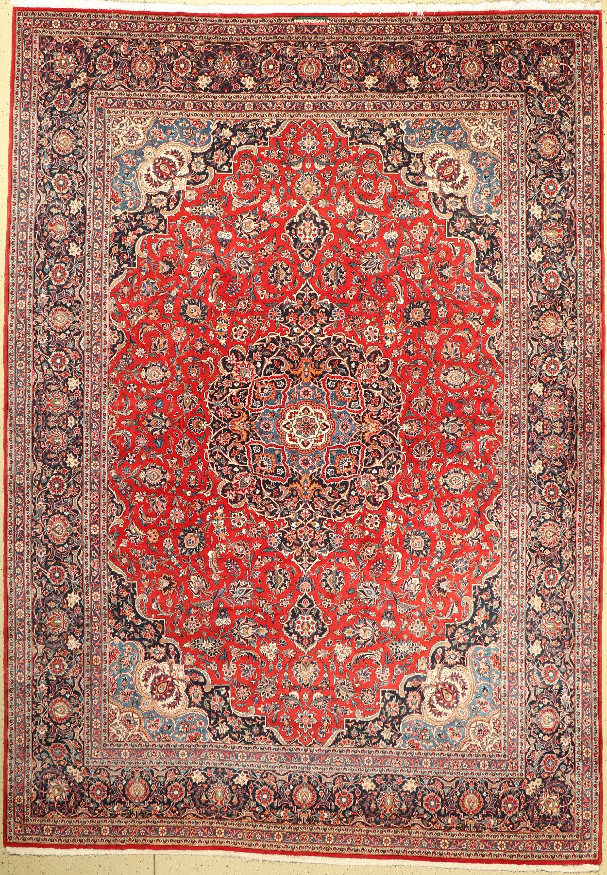 Keschan Kork fein,Signiert, (Hassan Farschchi),Persien, um 1950, Korkwolle, ca. 393 x 275 cm, EHZ: 2, (minimaler Mottenfraß amunteren Rand)
