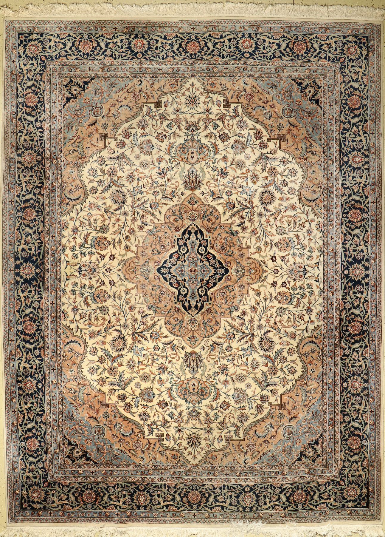 Esfahan fein, China, ca. 40 Jahre, Korkwolle, ca. 370 x 277 cm, Reinigungsbedürftig, EHZ: 2
