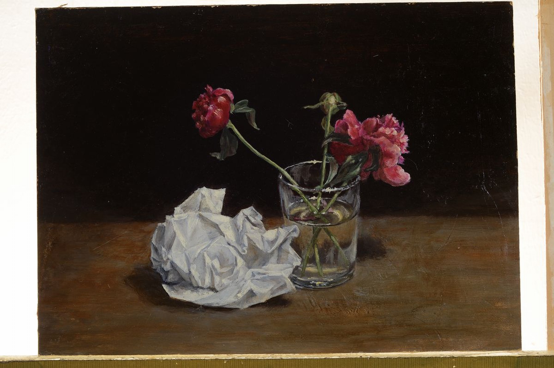 Detail k: Unbekannter Künstler, wohl Frankreich, um 1900, Stillleben mit Nelken im Wasserglas und zerknülltem Papier, Öl/Malkarton, ca. 26x36 cm