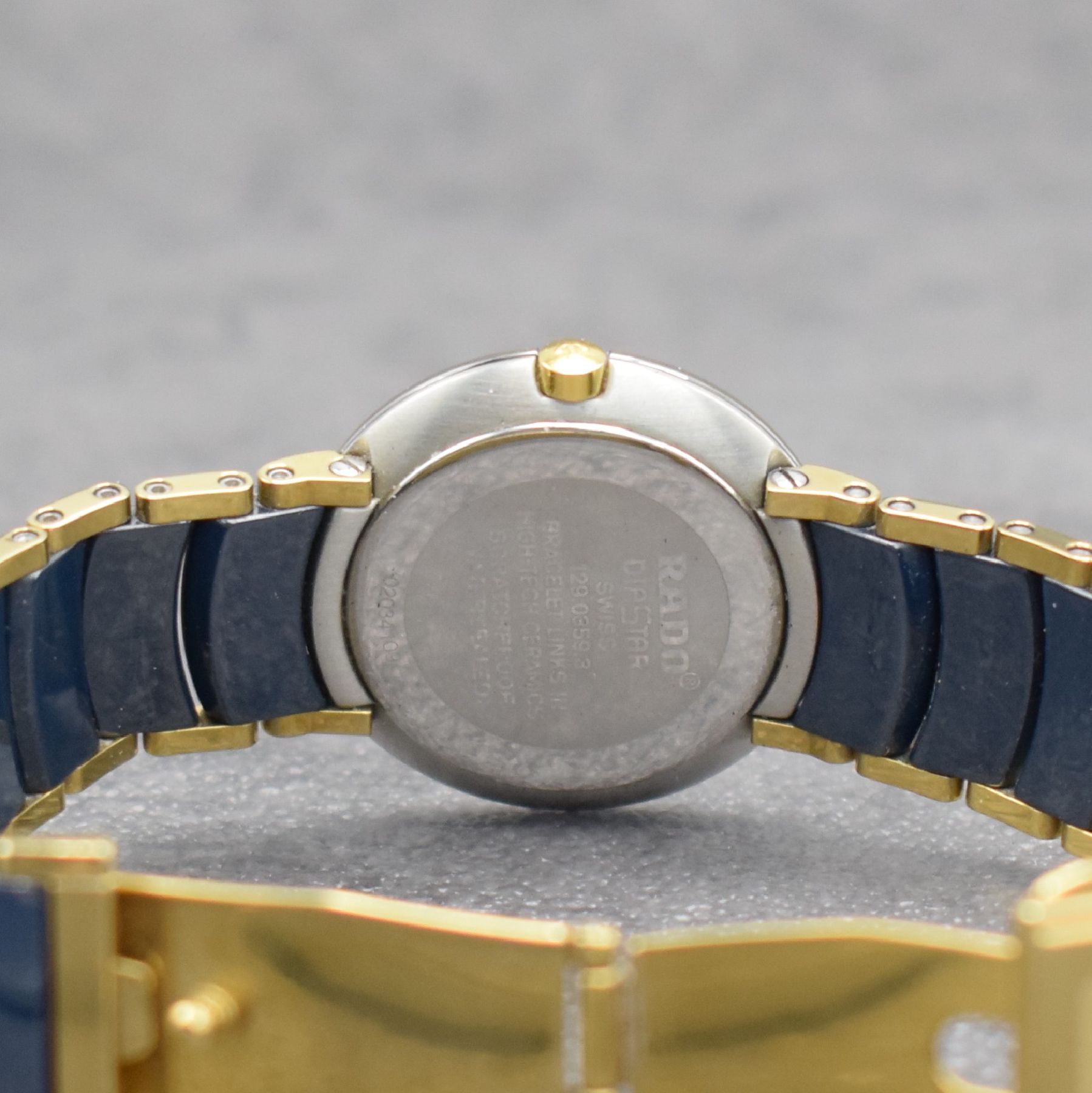 Detail d: RADO Diastar Damenarmbanduhr mit Keramikband, Schweiz lt. orig. Papier verk. 1997, quarz, gedr. Stahlgeh. m. gewölbtem Saphirglas, integr. ...
