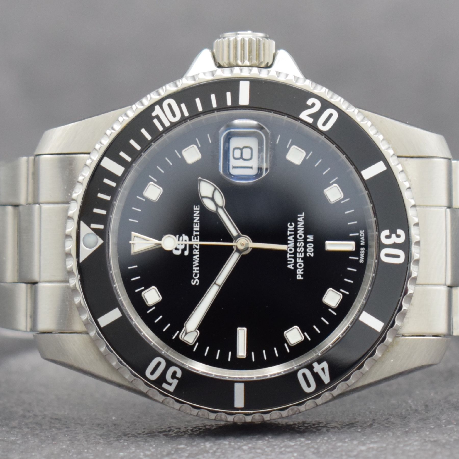 Detail a: SCHWARZ ETIENNE Professional 200M Herrenarmbanduhr, Automatik, Schweiz um 2000, Ref. 828301, verschr. Edelstahlgeh. inkl. orig. Band m. Faltschl., ...