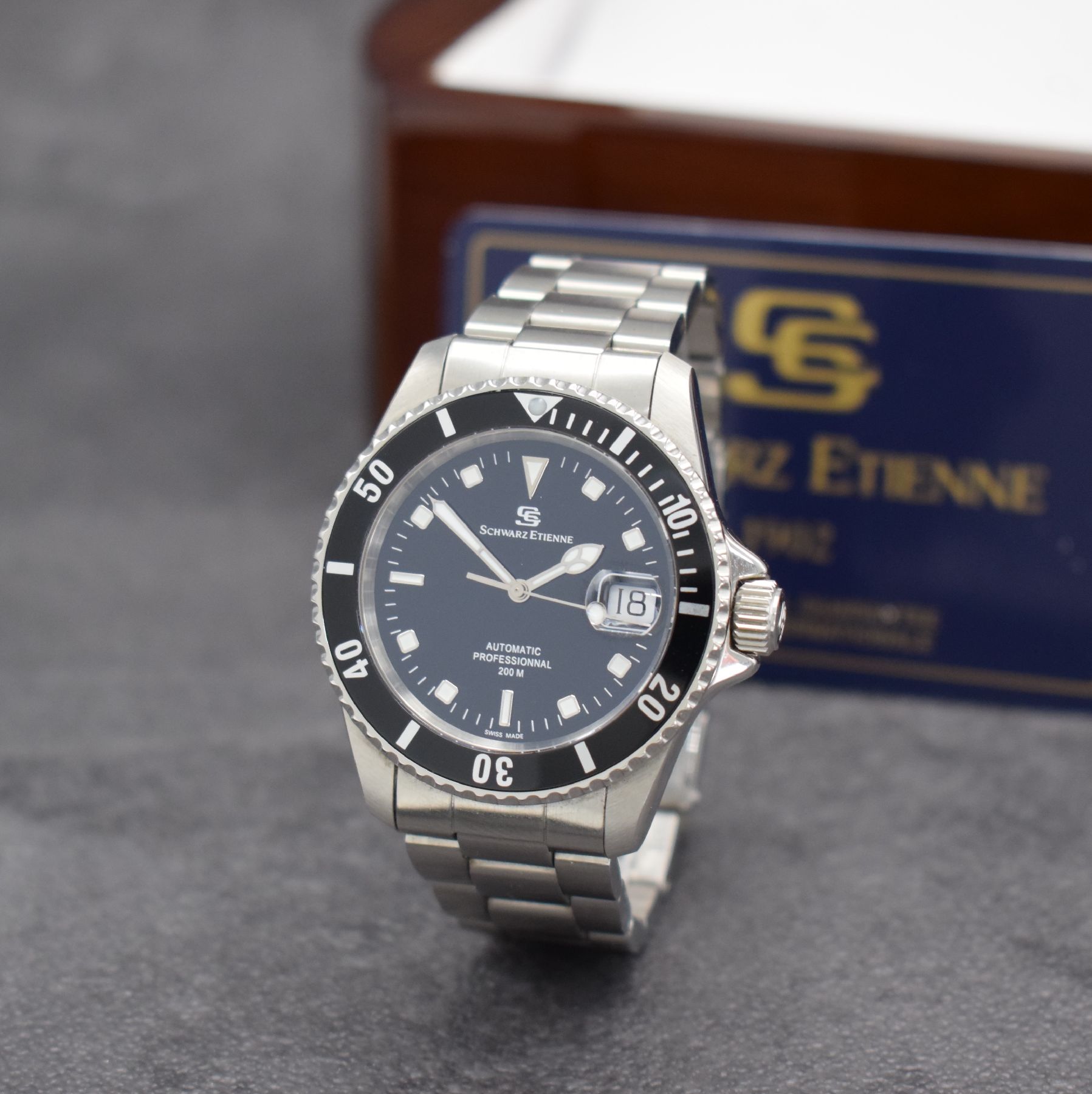 Detail b: SCHWARZ ETIENNE Professional 200M Herrenarmbanduhr, Automatik, Schweiz um 2000, Ref. 828301, verschr. Edelstahlgeh. inkl. orig. Band m. Faltschl., ...