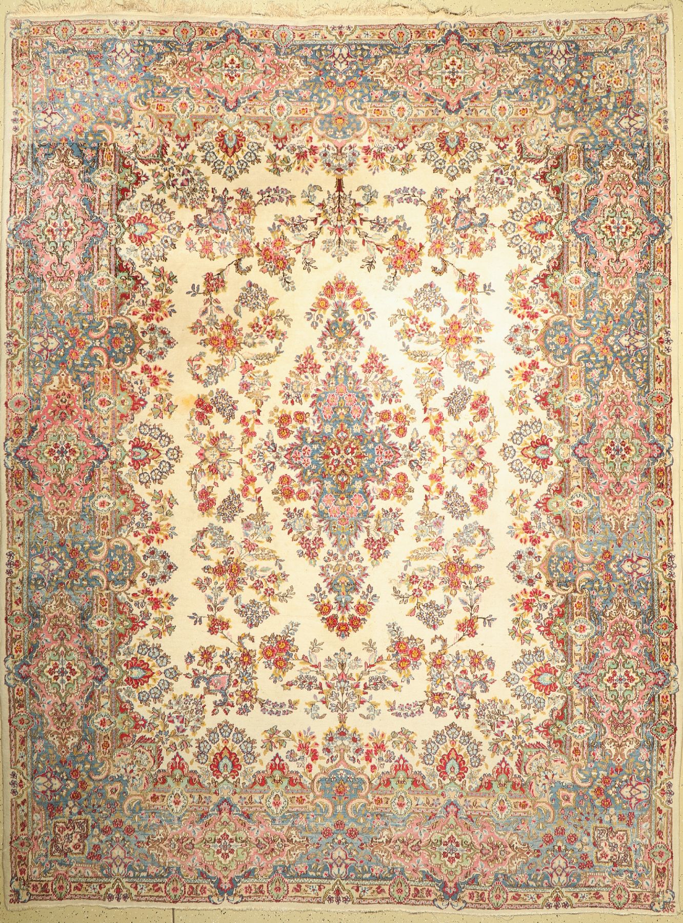 Kerman Lawar, Persien, um 1950, Wolle auf Baumwolle, ca. 356 x 270 cm, EHZ: 2, (Flecken)