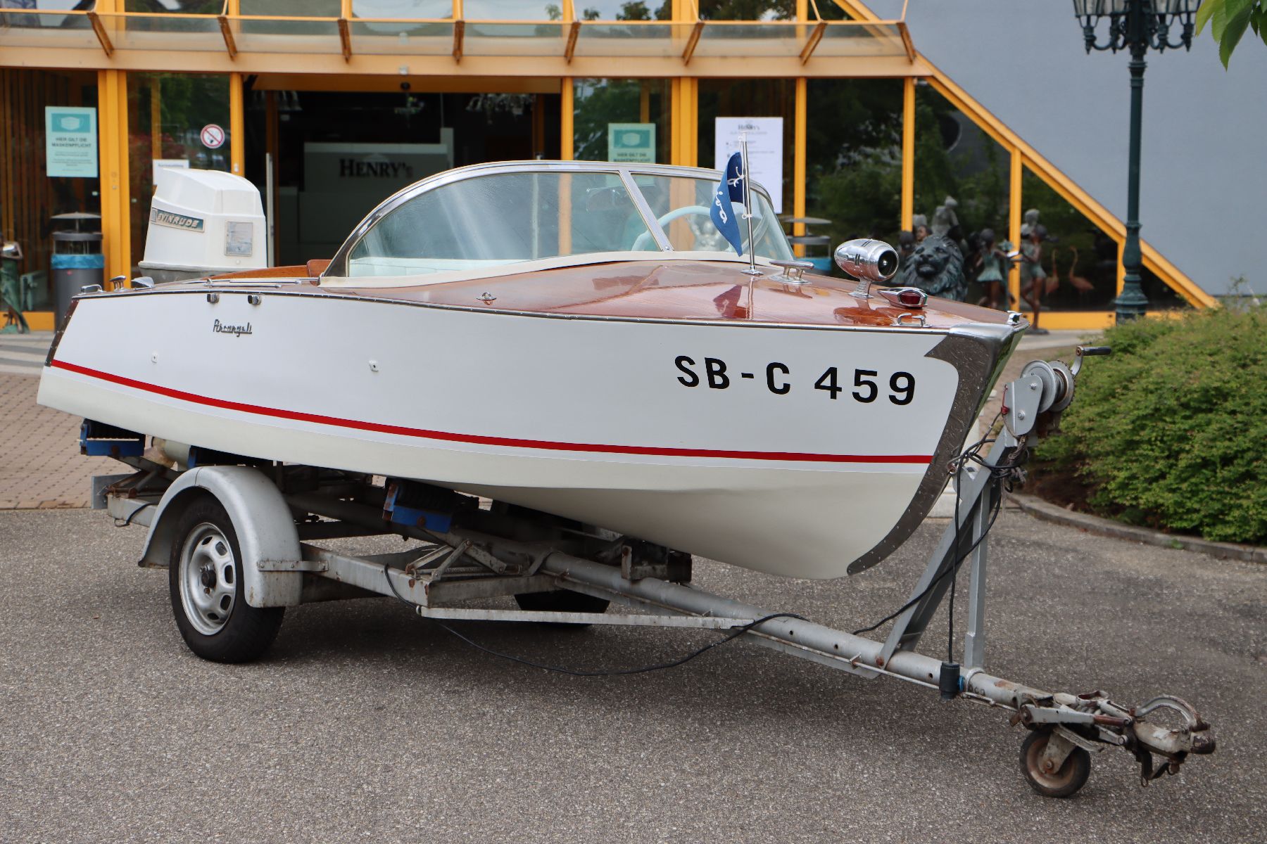 Detail a: Arcangeli Jolly F100, 1960er Jahre, klassischer italienischer Holzbau aus der Bootswerft Sarnico am Lago d'Iseo, Oberdeck Mahagoni, Evinrude ...