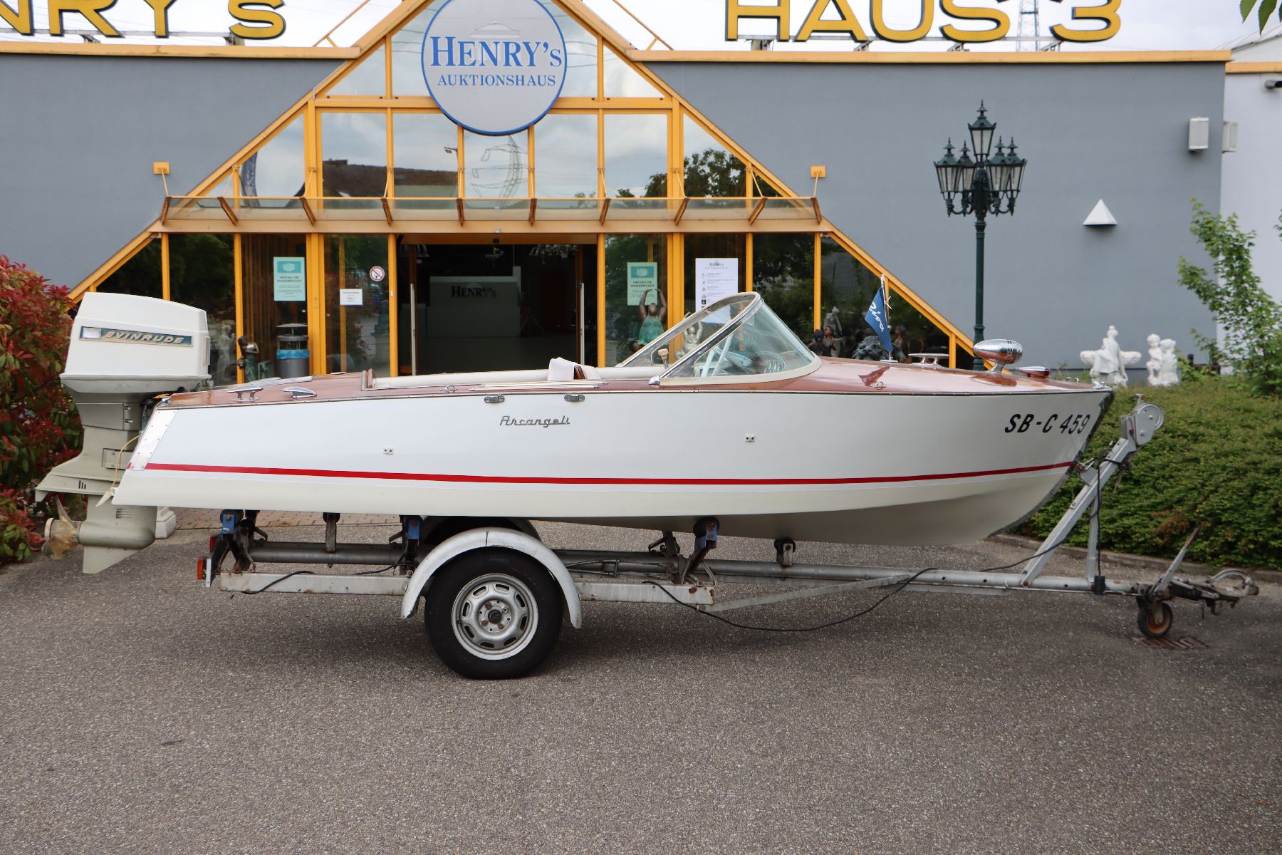 Detail b: Arcangeli Jolly F100, 1960er Jahre, klassischer italienischer Holzbau aus der Bootswerft Sarnico am Lago d'Iseo, Oberdeck Mahagoni, Evinrude ...
