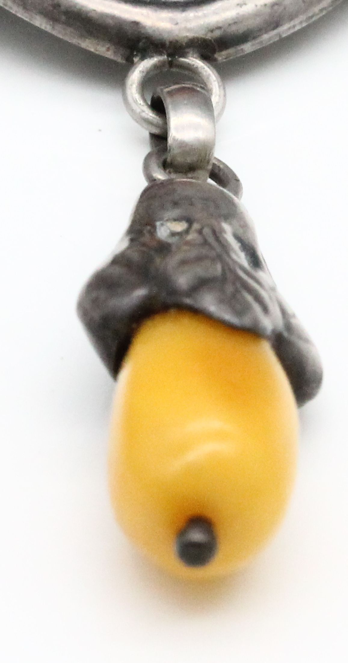 Detail d: Brosche, Norwegen um 1915, 830er Silber, Meistermarke VmF., abstrakt florale Form, von Georg Jensen inspiriert, hier jedoch größere Abstraktion, ...