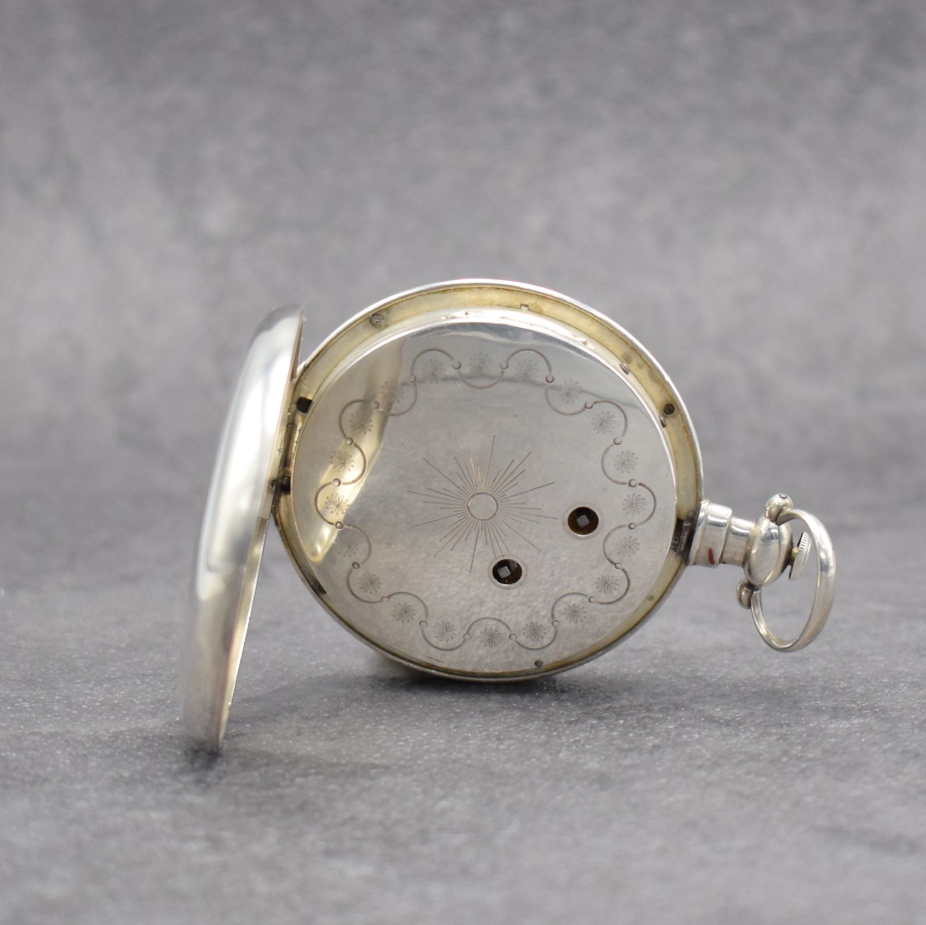 Detail c: Offene Taschenuhr mit Duplexhemmung, Schweiz/England für den chinesischen Markt um 1876, Silbergeh., Emailzifferbl. m. röm. Zahlen, chinesische ...