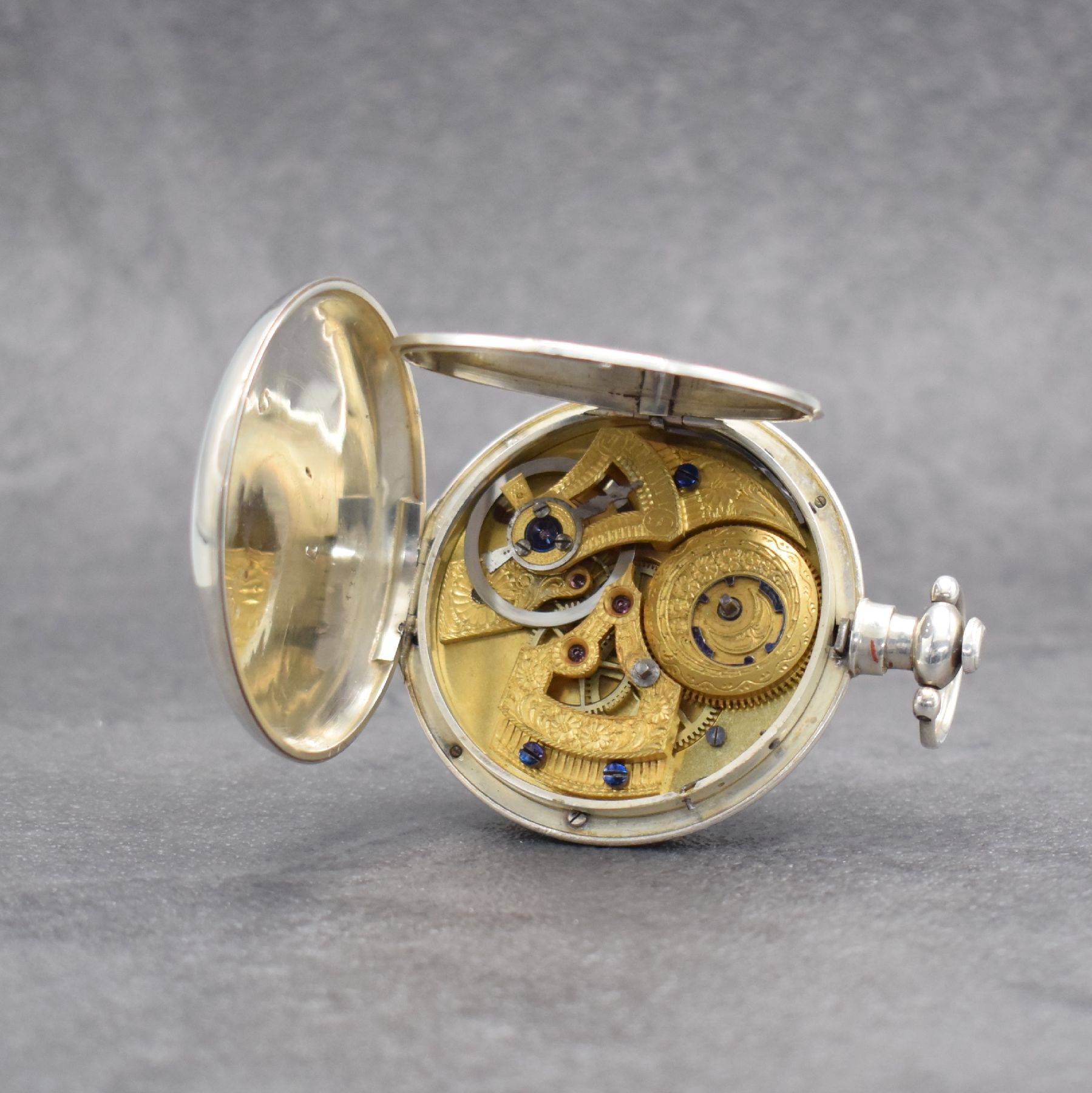 Detail d: Offene Taschenuhr mit Duplexhemmung, Schweiz/England für den chinesischen Markt um 1876, Silbergeh., Emailzifferbl. m. röm. Zahlen, chinesische ...
