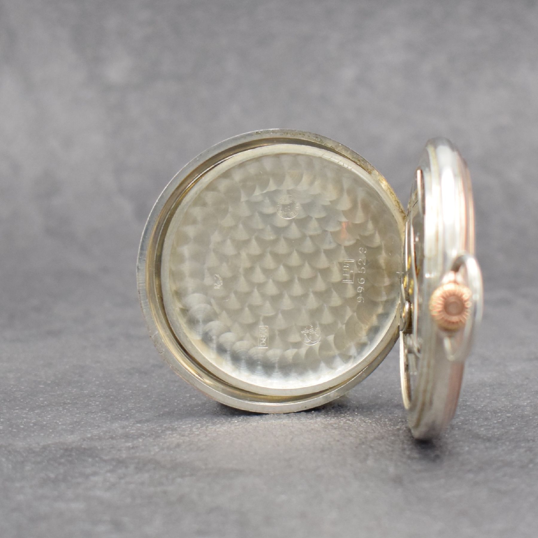 Detail d: IWC offene Taschenuhr in Silber Kal. 67, Schweiz um 1936, Rand verg., guill. Rückseite, Emailzifferbl. m. arab. Zahlen, gold. Zeiger, rhod. Werk ...