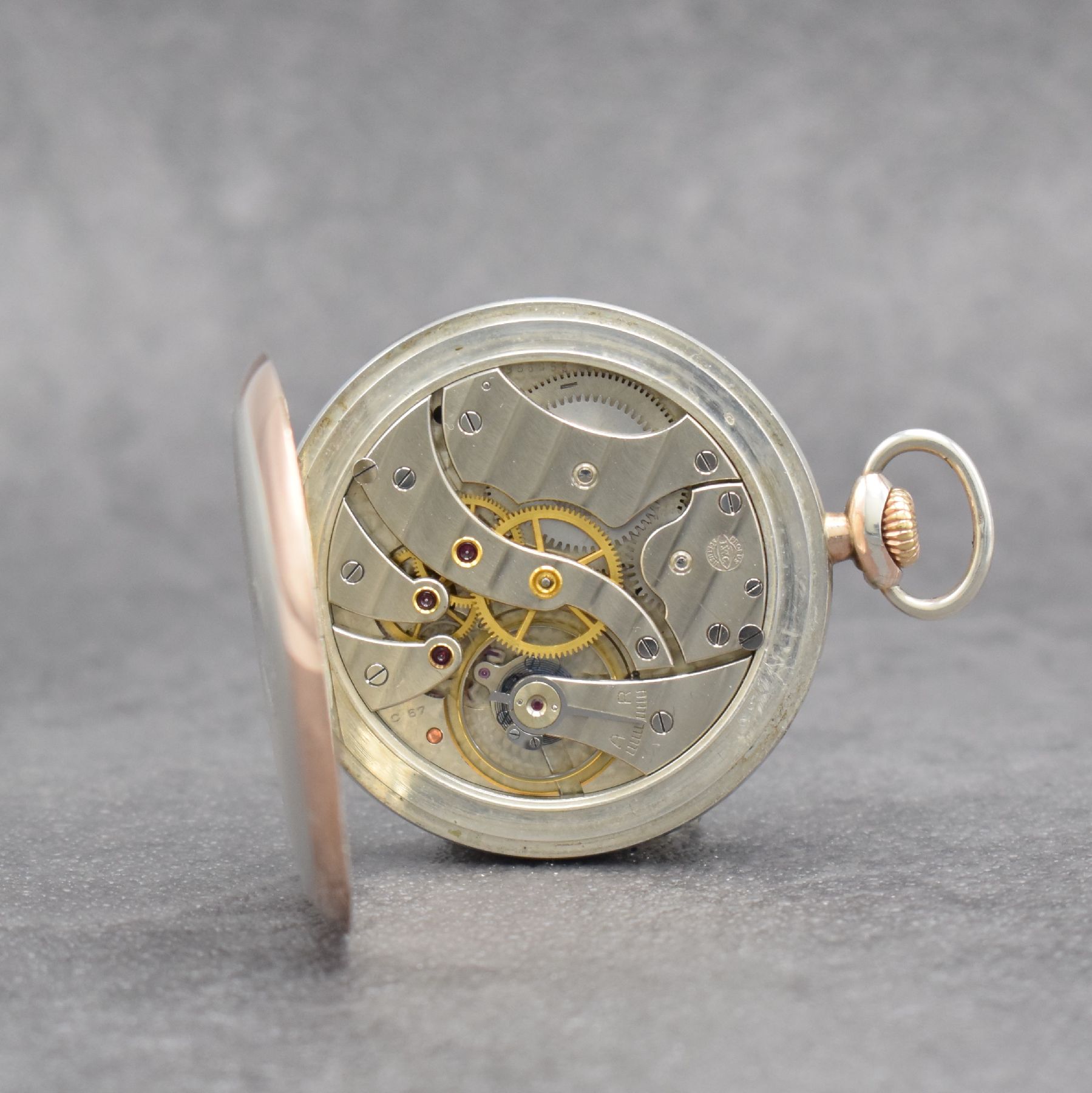 Detail e: IWC offene Taschenuhr in Silber Kal. 67, Schweiz um 1936, Rand verg., guill. Rückseite, Emailzifferbl. m. arab. Zahlen, gold. Zeiger, rhod. Werk ...