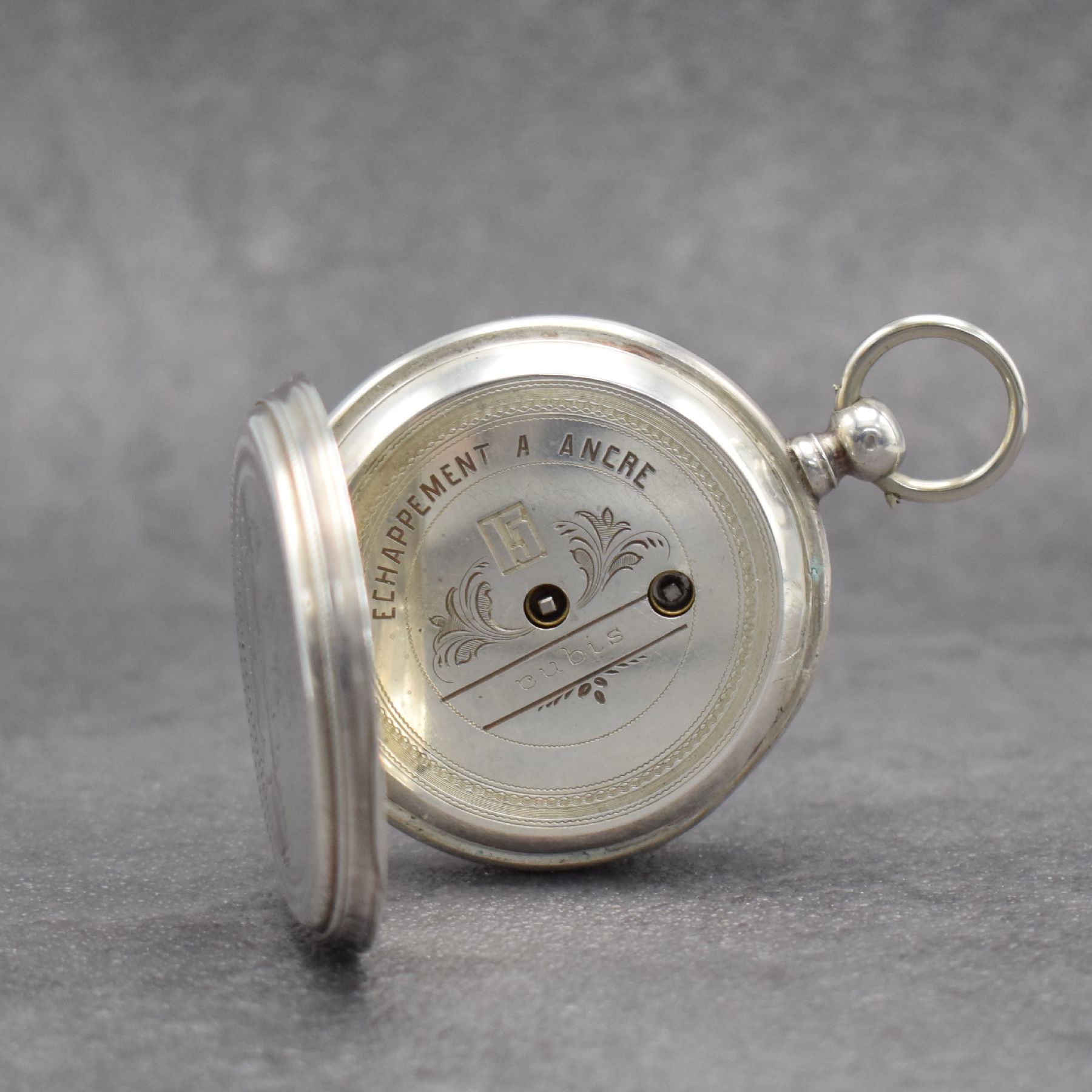 Detail c: Offene Taschenuhr mit aufwendig durchbrochenem & graviertem Werk, Schweiz um 1870, Schlüsselaufzug, Silbergeh., 2-farb. Emailzifferbl. mit fetten ...