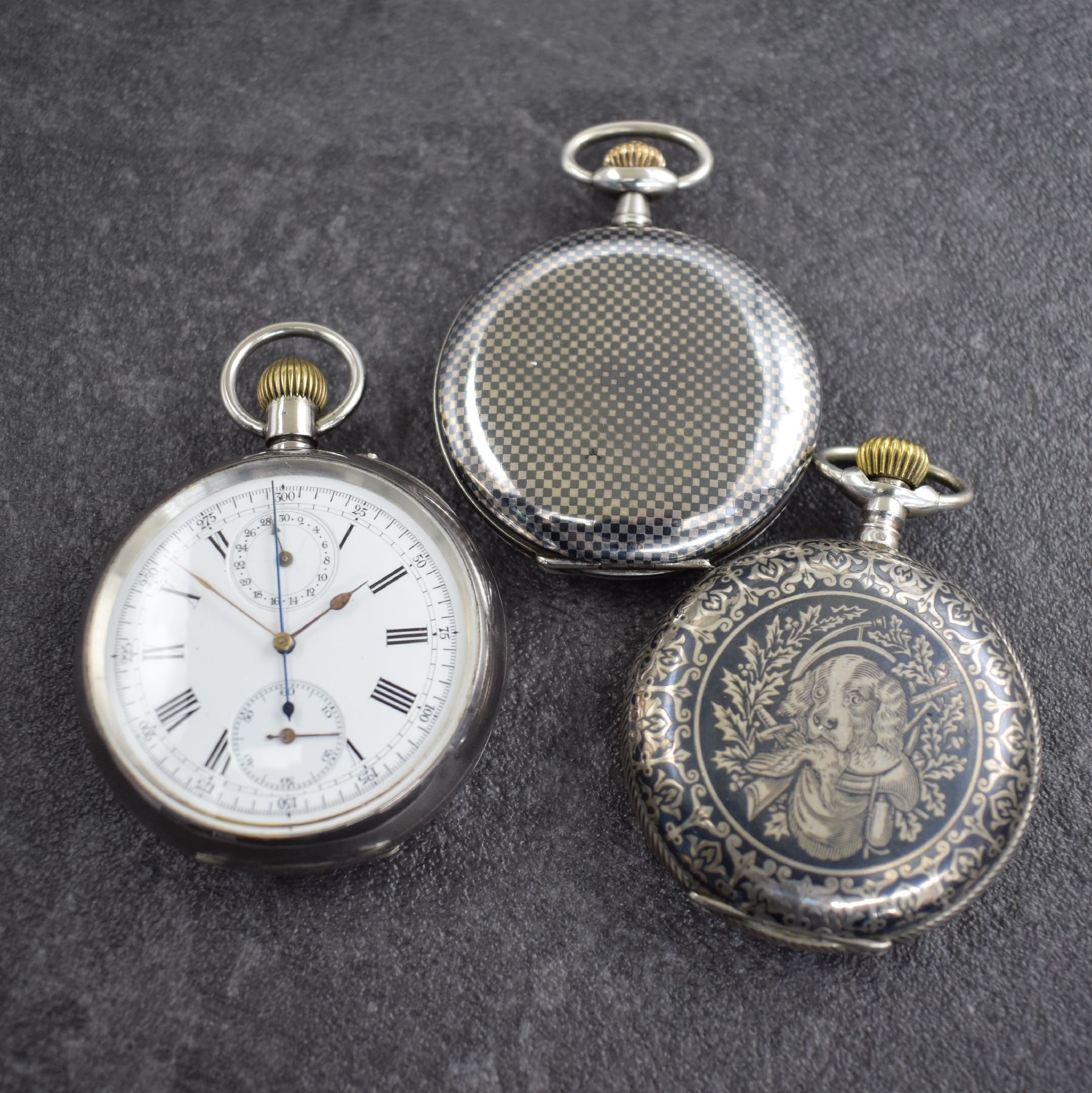 Detail a: Taschenuhr mit Chronograph & 2 Savonette, Schweiz um 1900, 1) offenes Silbergeh. dell., Emailbl. m. röm. & arab. Zahlen riss., 30- Min.-Zähler, ...