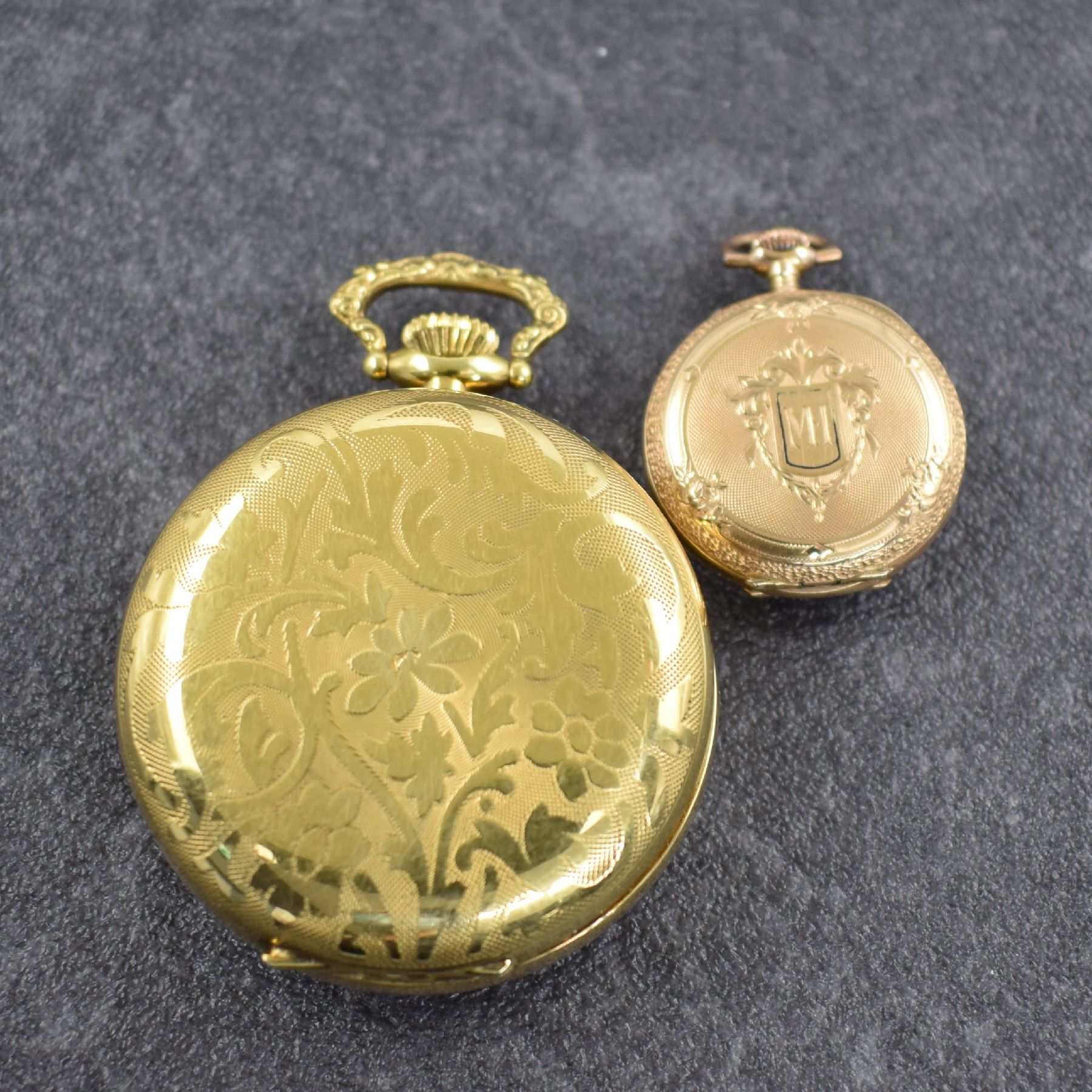 Detail b: Konvolut: 2 offene Taschenuhren, Schweiz um 1900/1950, 1)Hebdomas / Moeris m. 8 Tages- Werk, verg. Geh., Rücks. floral grav., weißes Emailzifferbl. ...