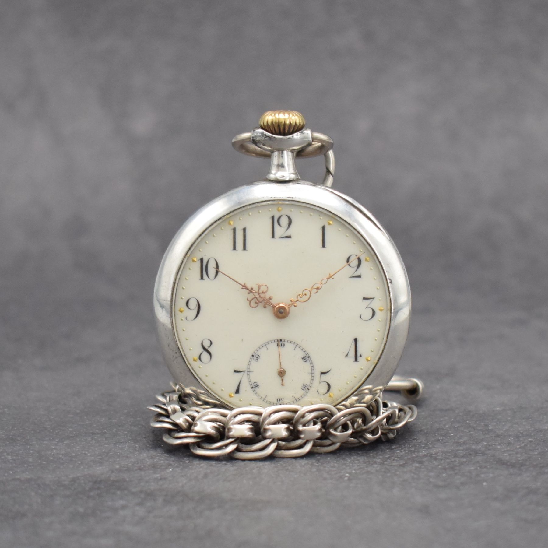 Detail a: CORTEBERT offene Herrentaschenuhr in 800er Silber an Kette, Schweiz um 1910, Boden mit Gravur zur "Erinnerung an den Eingeborenen Aufstand in ...