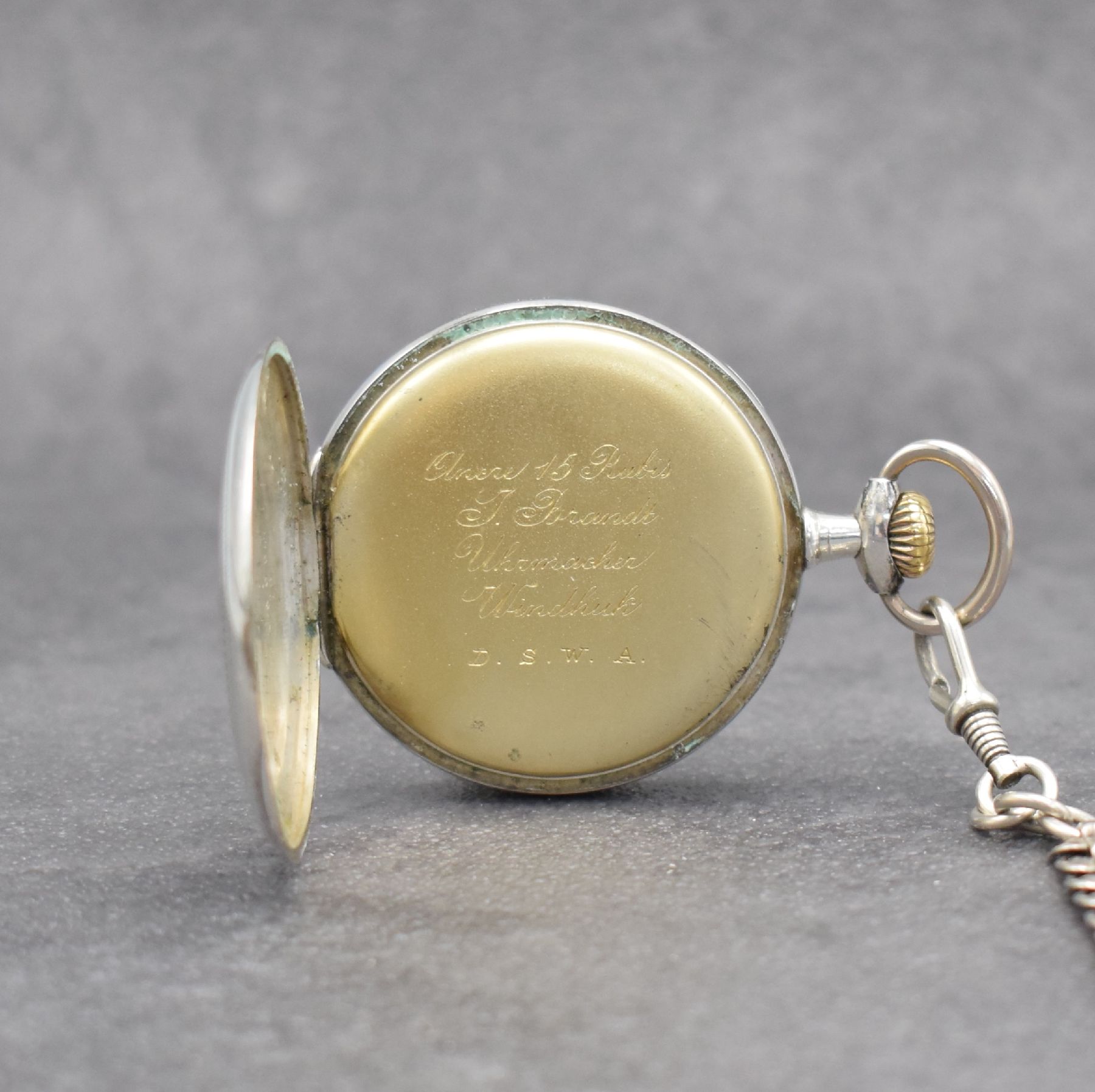 Detail c: CORTEBERT offene Herrentaschenuhr in 800er Silber an Kette, Schweiz um 1910, Boden mit Gravur zur "Erinnerung an den Eingeborenen Aufstand in ...