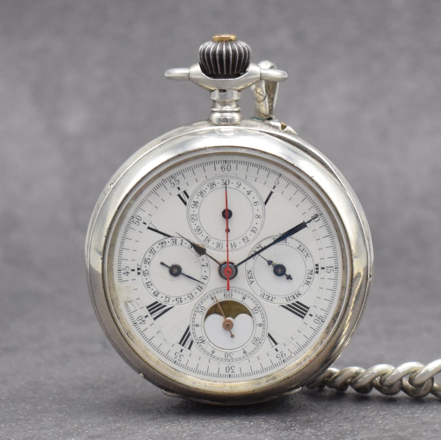 Detail a: Offene Herrentaschenuhr mit Vollkalender & Schaltradchronograph in 800er Silber an englischer Silberkette, Schweiz um 1900, altersbed. dell., Boden ...