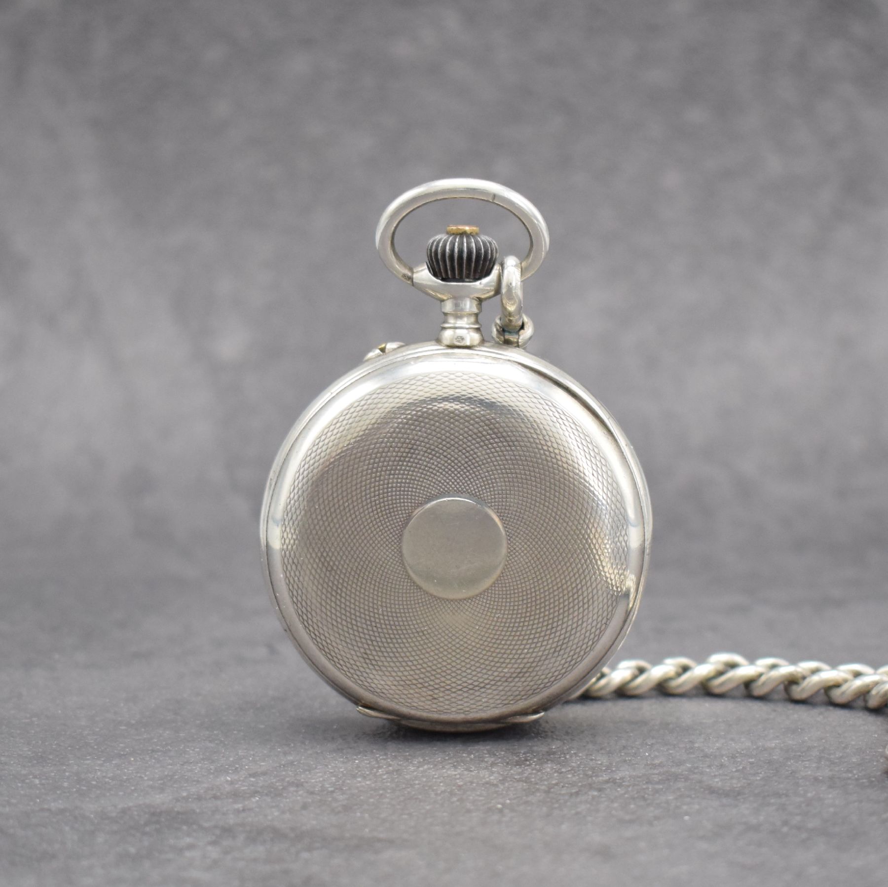 Detail b: Offene Herrentaschenuhr mit Vollkalender & Schaltradchronograph in 800er Silber an englischer Silberkette, Schweiz um 1900, altersbed. dell., Boden ...