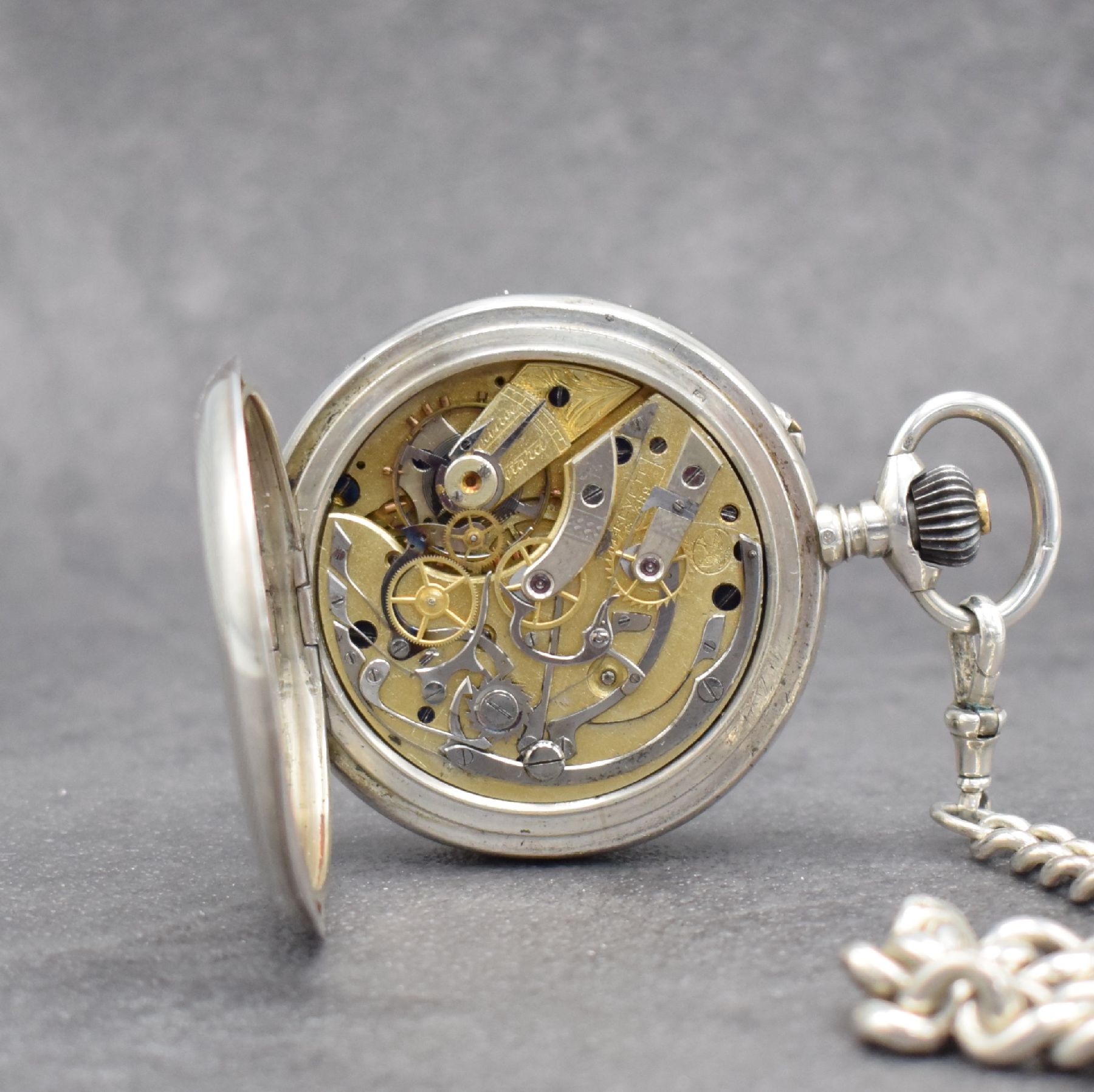 Detail f: Offene Herrentaschenuhr mit Vollkalender & Schaltradchronograph in 800er Silber an englischer Silberkette, Schweiz um 1900, altersbed. dell., Boden ...