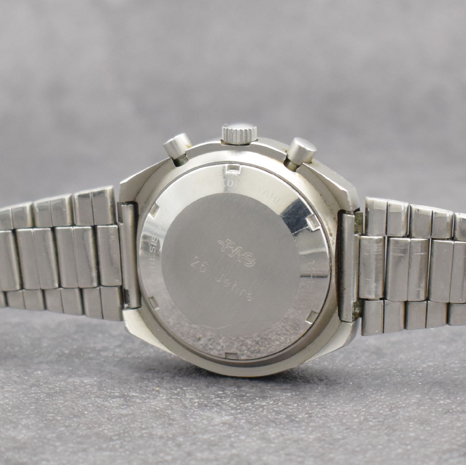 Detail d: DUGENA Armbandchronograph Serie Monza, Handaufzug, Schweiz um 1970, matt. Edelstahlgeh. inkl. Gliederband m. Faltschl., verschr. Boden m. ...