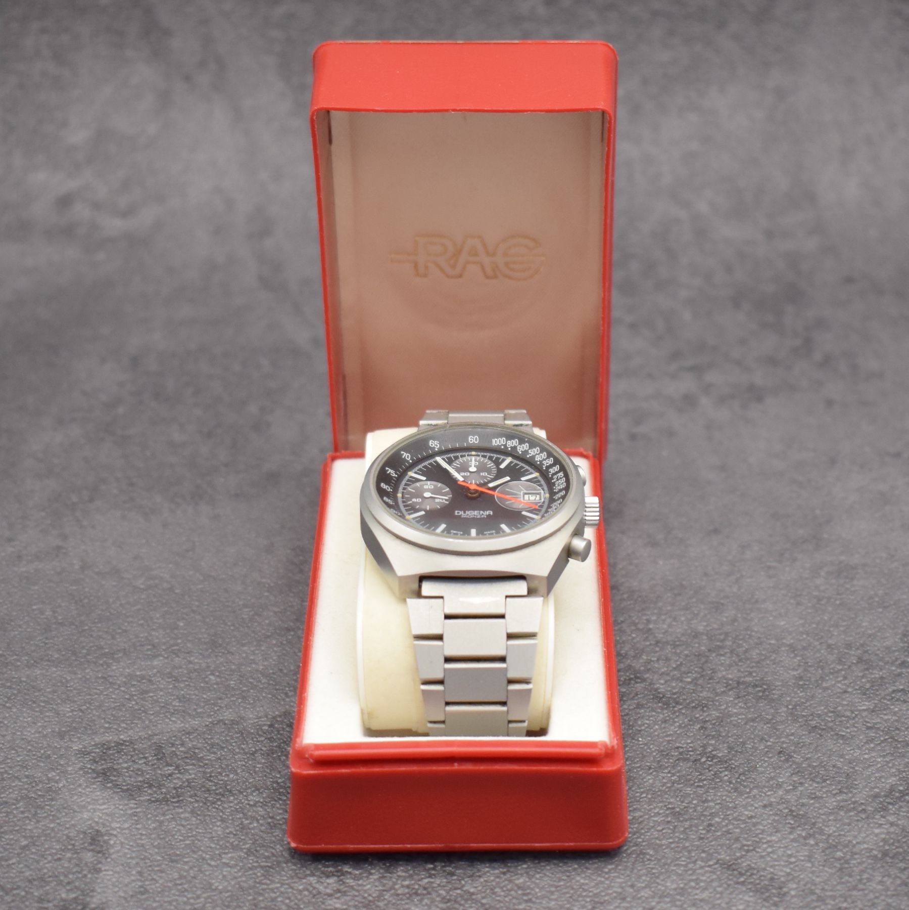 Detail f: DUGENA Armbandchronograph Serie Monza, Handaufzug, Schweiz um 1970, matt. Edelstahlgeh. inkl. Gliederband m. Faltschl., verschr. Boden m. ...