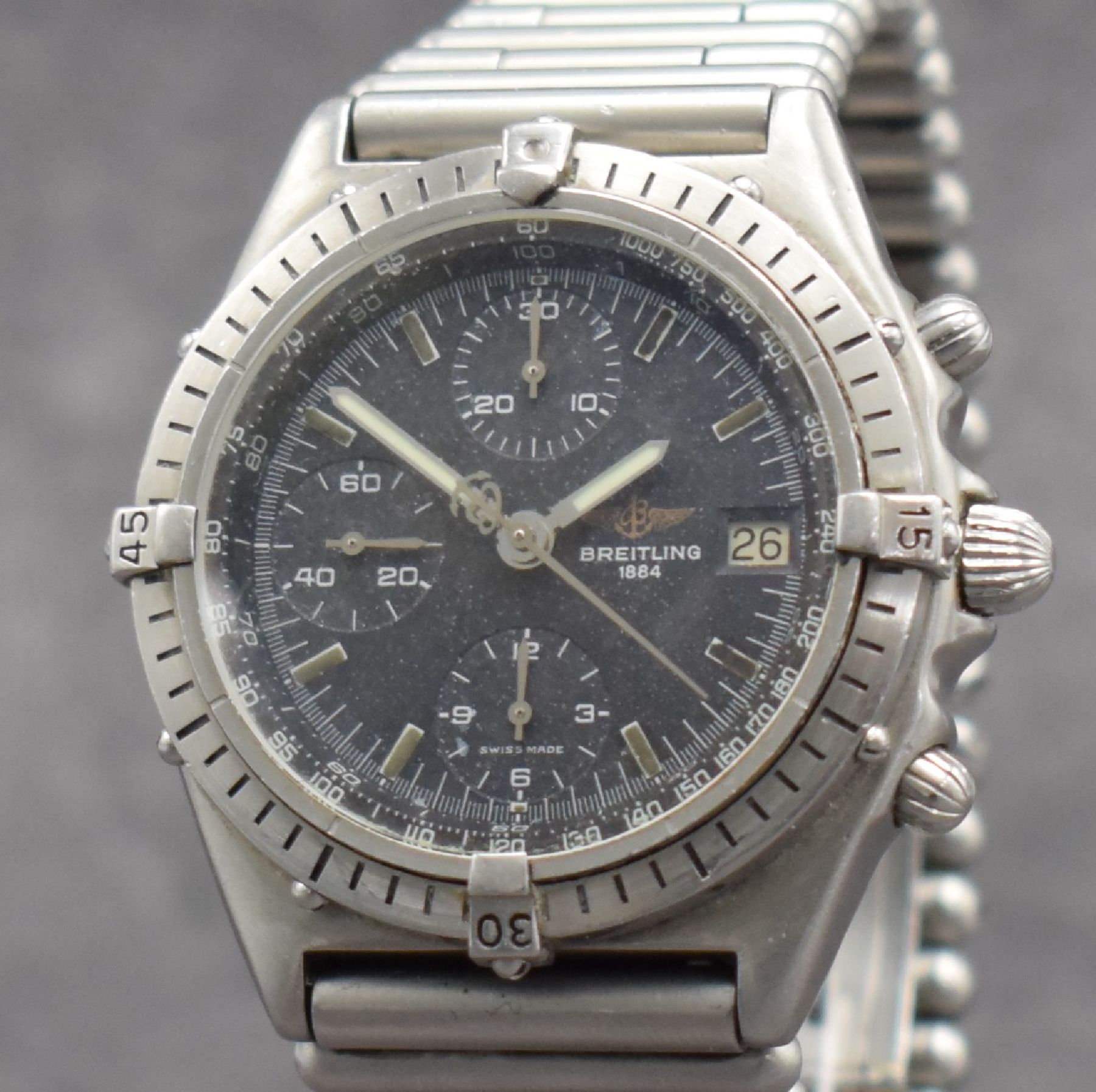 Detail c: BREITLING Chronomat Herrenarmbanduhr in Stahl mit Chronograph, Schweiz um 1990, Ref. 81950, Boden & Krone verschr., Roleauxband m. dopp. Faltschl., ...