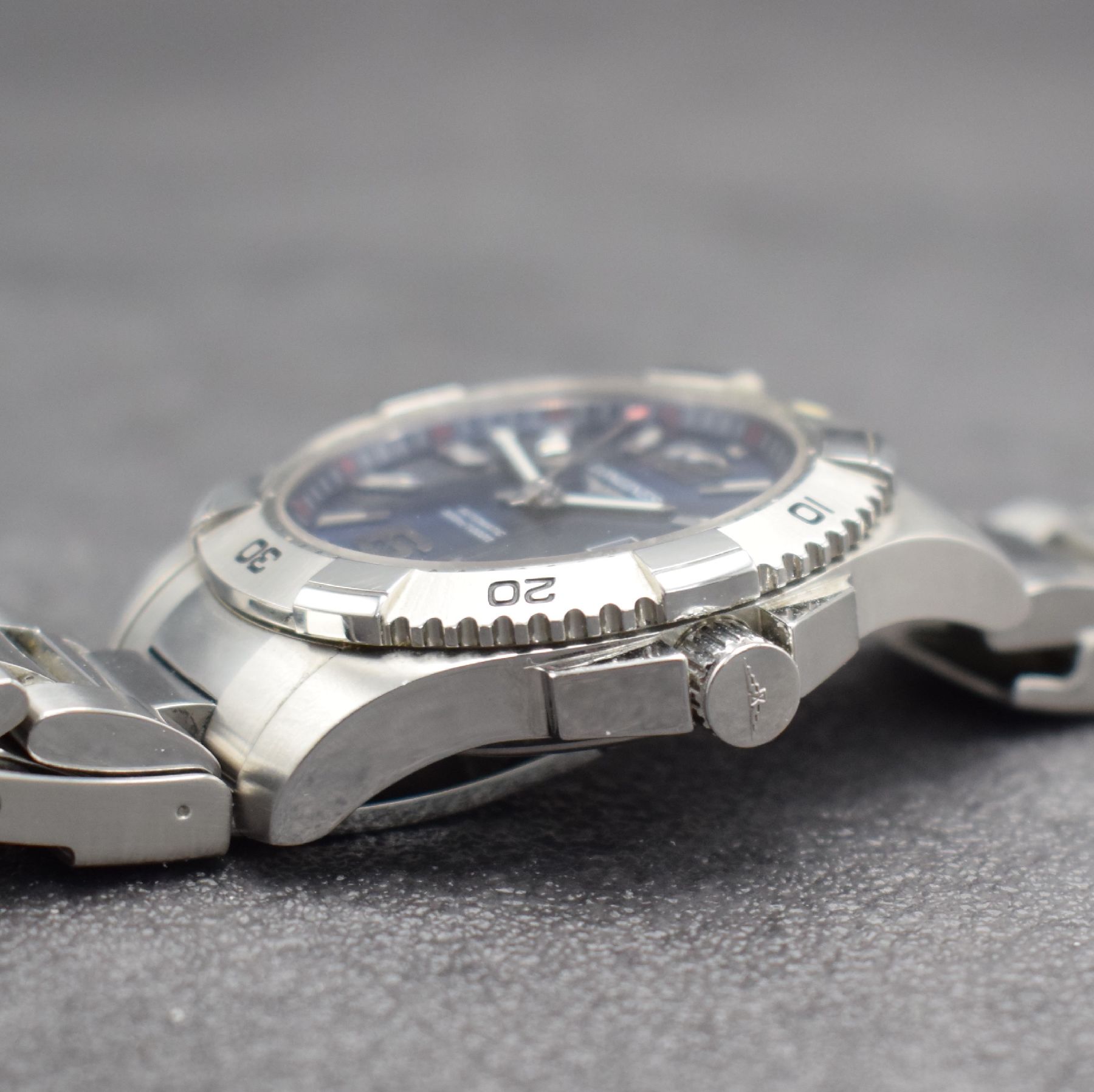 Detail e: LONGINES Armbanduhr Hydro Conquest, Automatik, Ref. L3.649.4, Edelstahlgeh. inkl. Gliederband m. Faltschl. & Tauchverlängerung, Boden & Krone ...