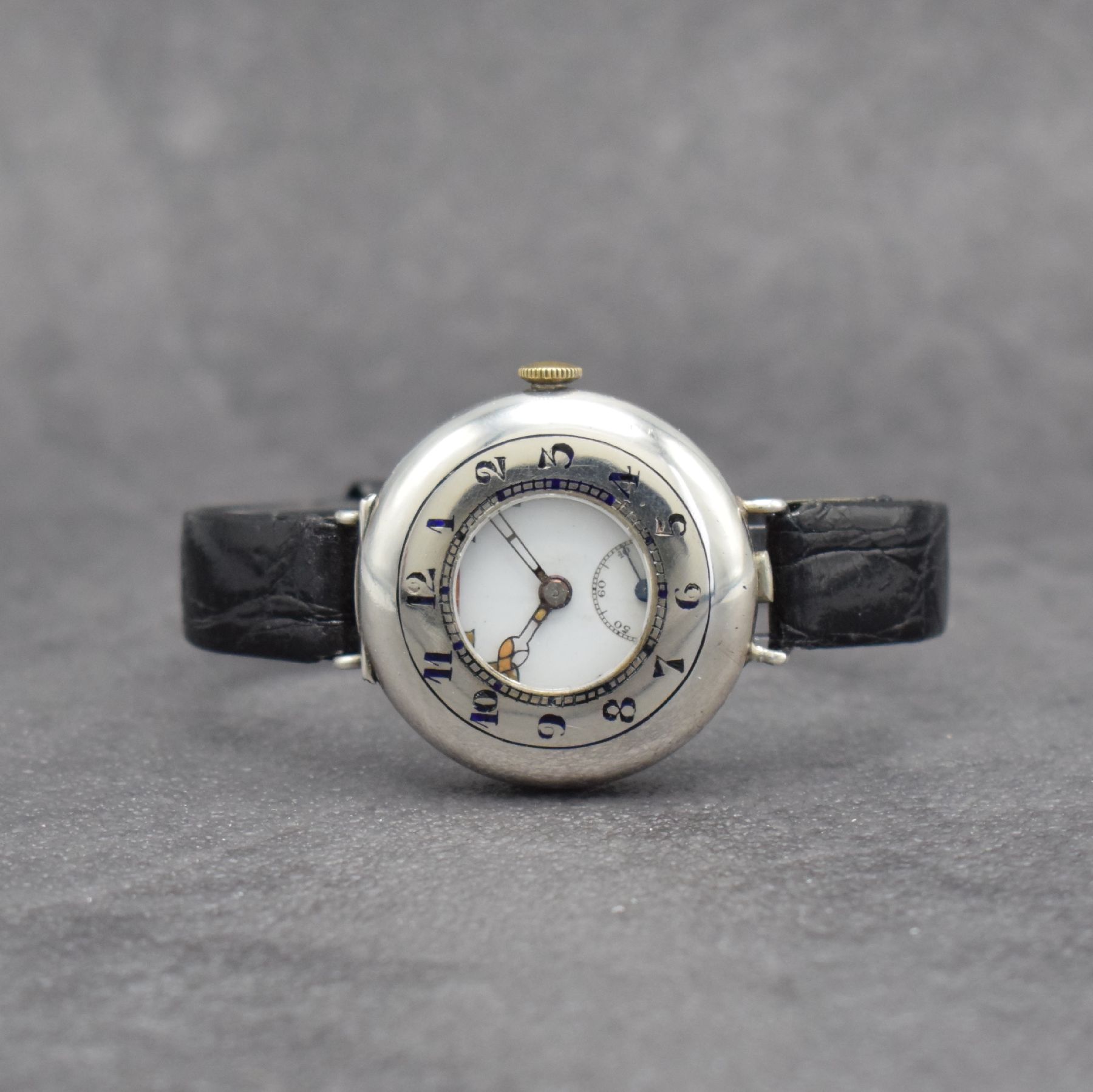 Schützengrabenuhr in 925er Silber, Schweiz/England erster Weltkrieg ca. 1916, Boden verschr., Emailzifferbl. unter Sprungdeckel, fette arab. ...