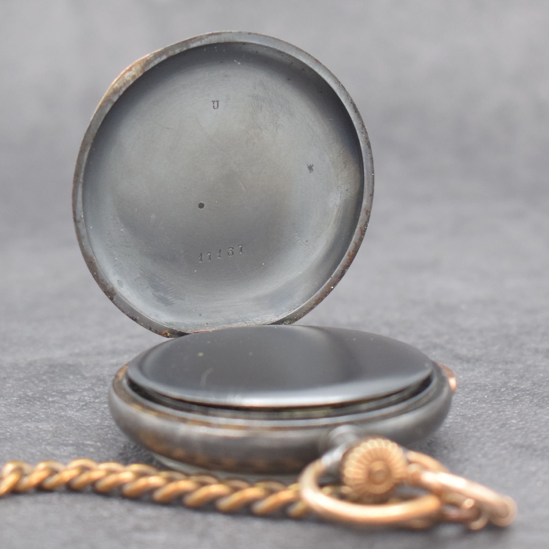 Detail a: UTMOST offene Herrentaschenuhr mit 1/4 Std.- Repetition, Schweiz um 1910, brüniertes Stahlgeh., verg. Repet.-Drücker b. 3, Emailzifferbl. m. arab. ...