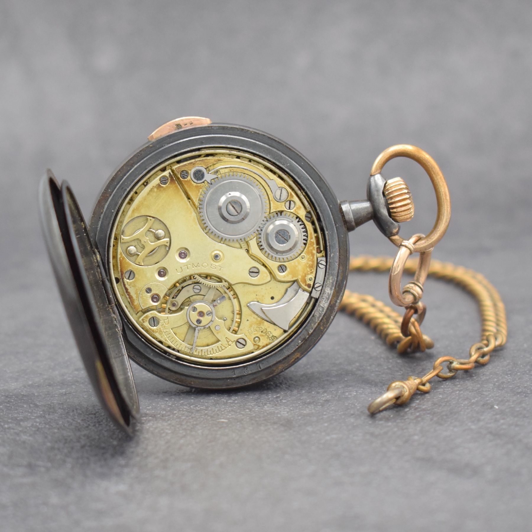 Detail b: UTMOST offene Herrentaschenuhr mit 1/4 Std.- Repetition, Schweiz um 1910, brüniertes Stahlgeh., verg. Repet.-Drücker b. 3, Emailzifferbl. m. arab. ...
