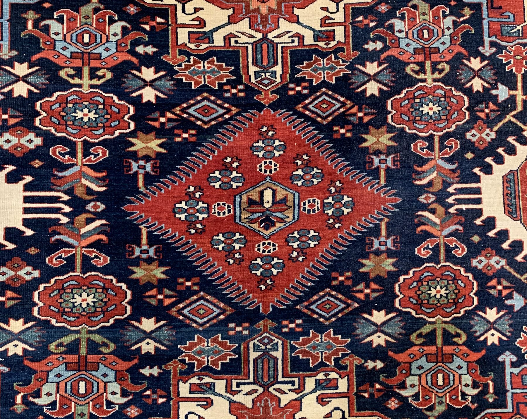 Detail c: Feiner Antiker Karadjeh, Nordwestpersien, 19 Jhd., Wolle geknüpft auf Baumwolle, blaugrundig, bemerkenswerte feine Knüpfung, ca. 420 x 300 cm, ...